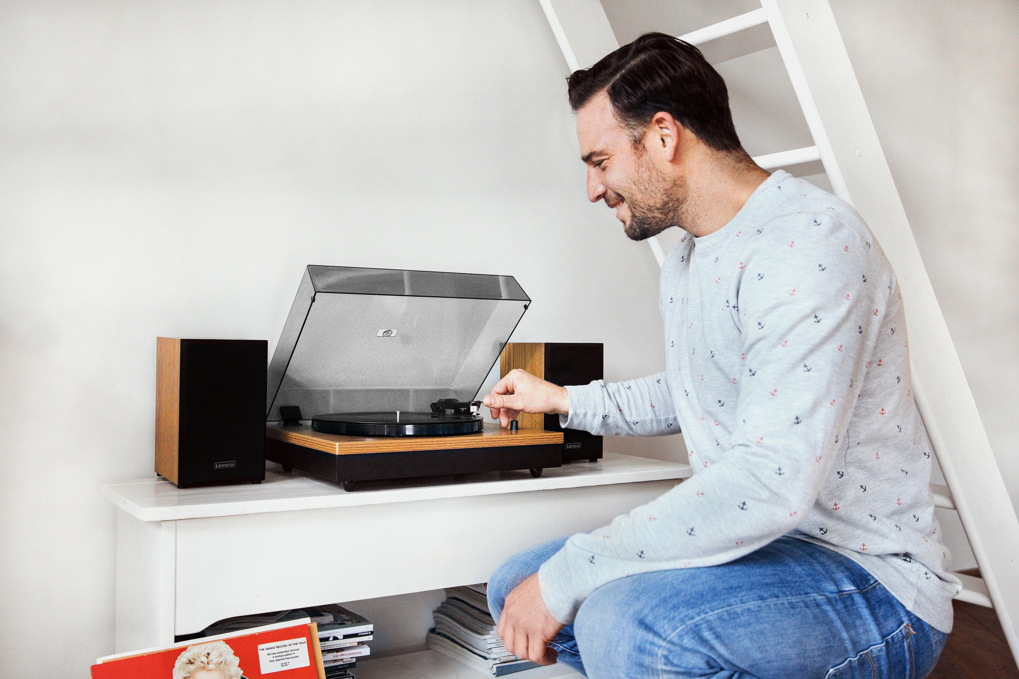 LENCO LS-300WD - Turntable with Bluetooth® and two separate speakers, wood