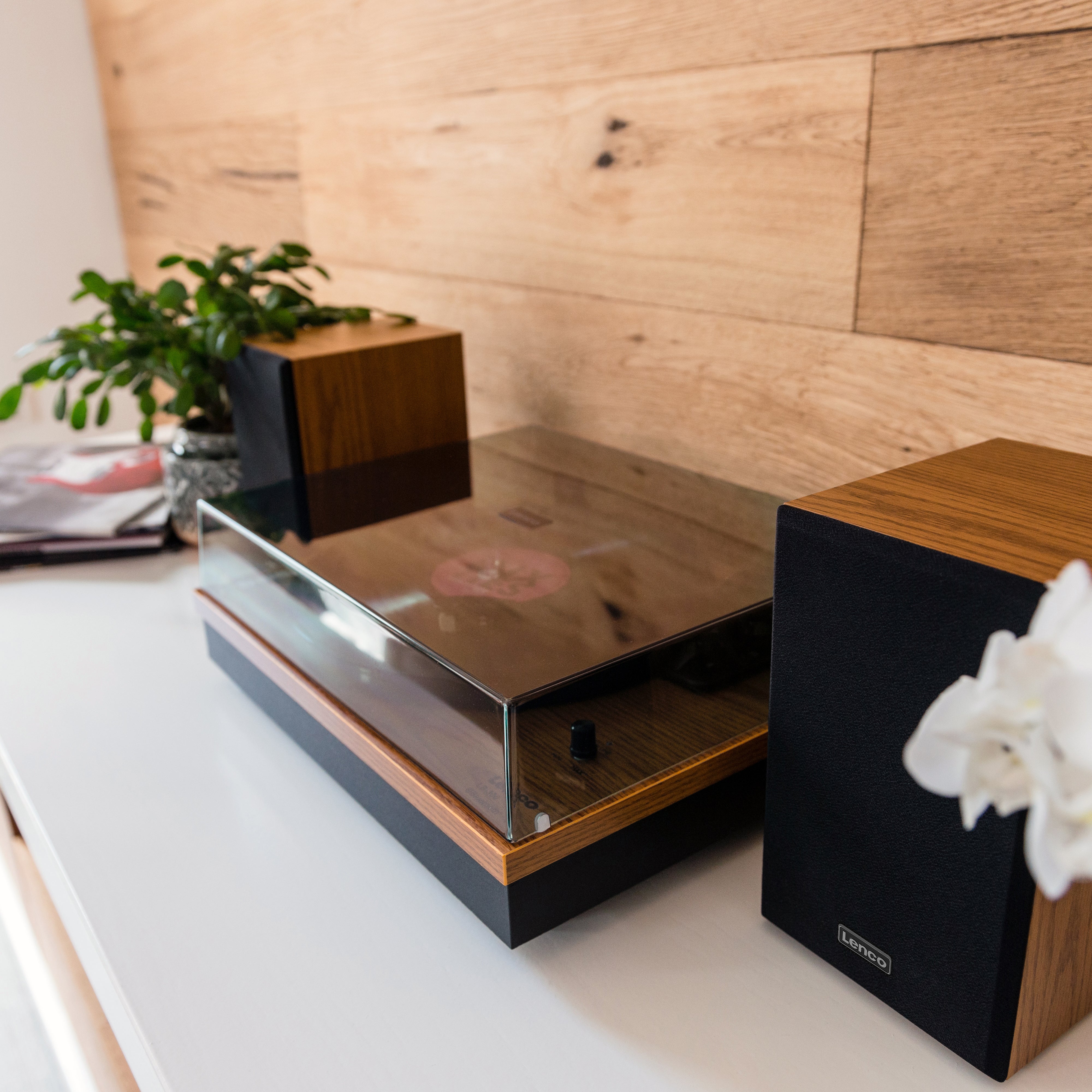 LENCO LS-300WD - Turntable with Bluetooth® and two separate speakers, wood - Refurbished