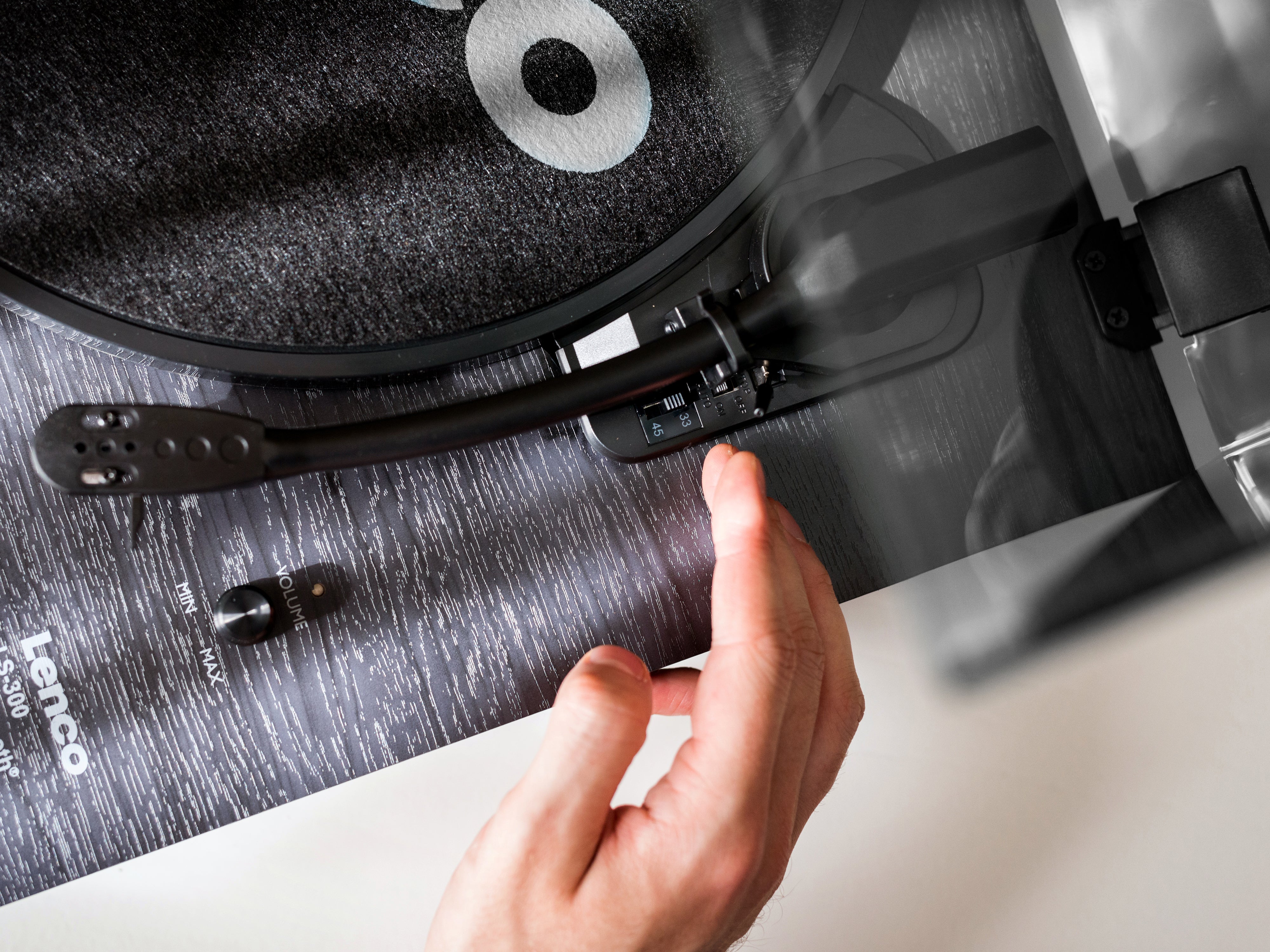 LENCO LS-300BK - Turntable with Bluetooth® and two separate speakers, black - Refurbished