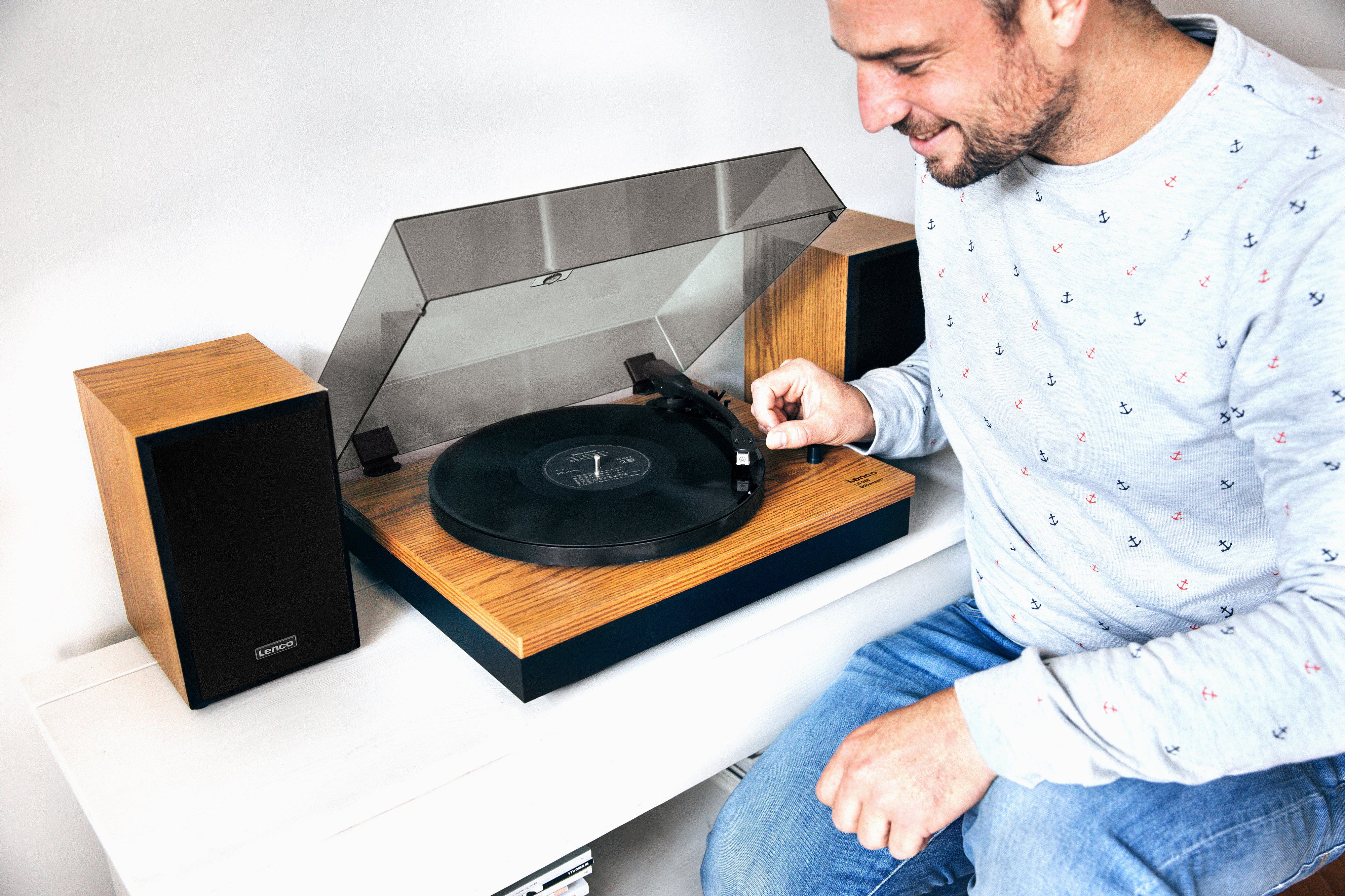 LENCO LS-300WD - Turntable with Bluetooth® and two separate speakers, wood