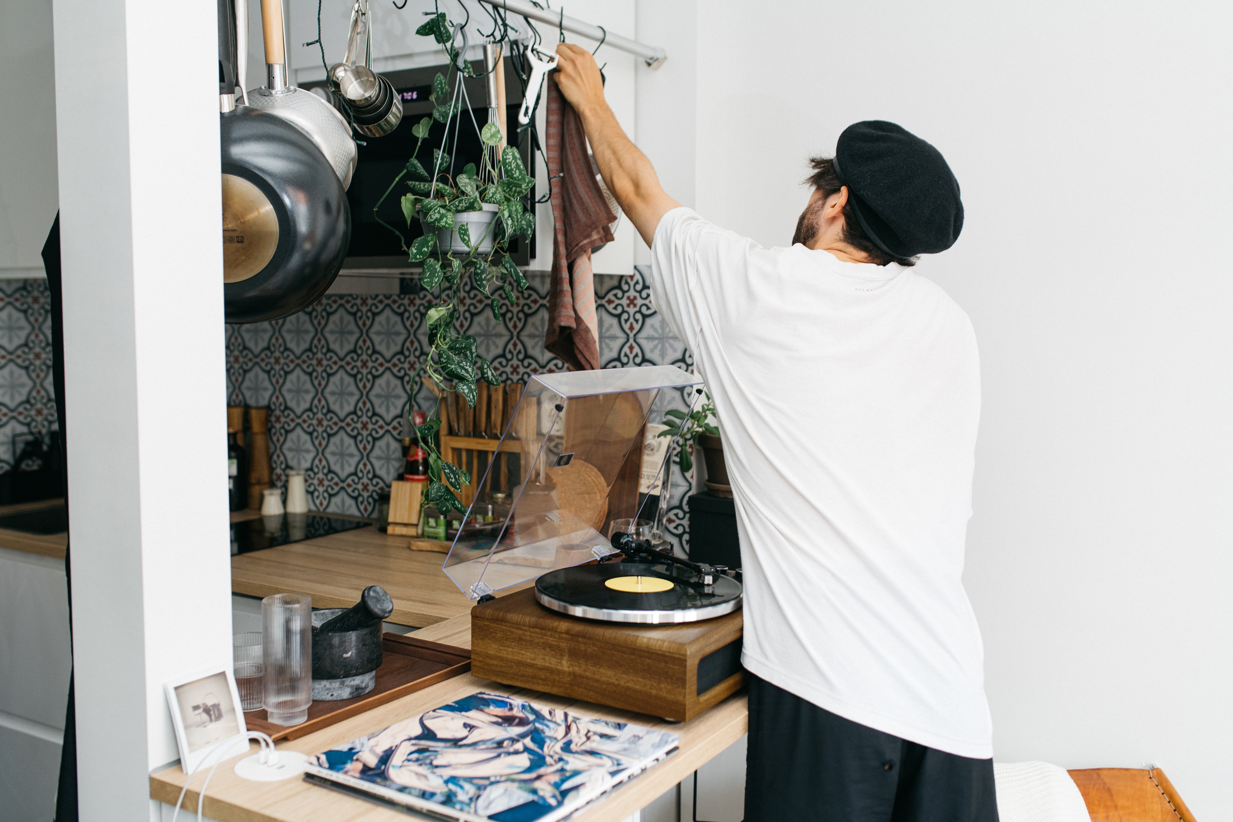 LENCO LS-410WA - Turntable with 4 built-in speakers - Wood - Refurbished