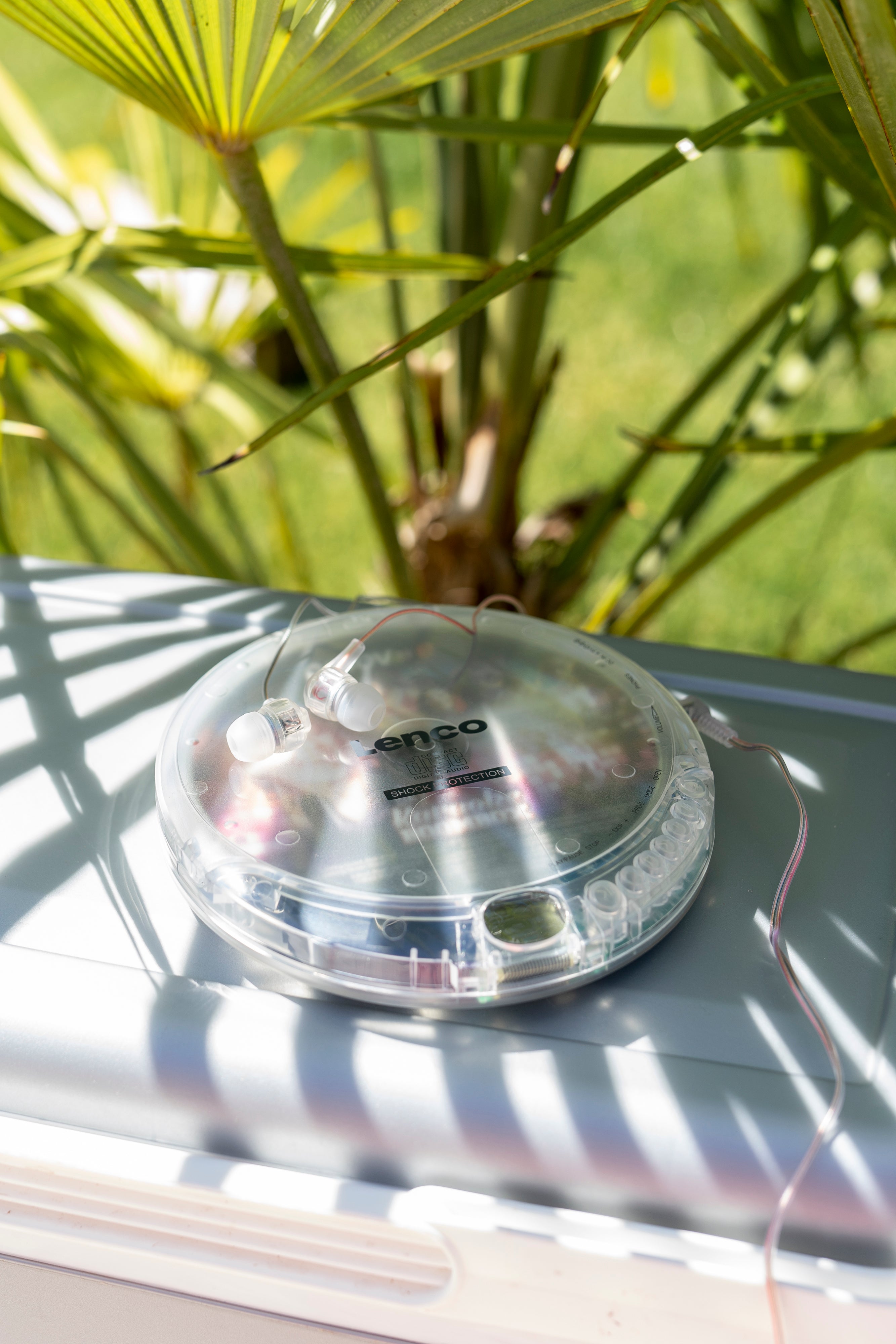 LENCO CD-202TR - Portable CD-player with anti-shock - Transparent