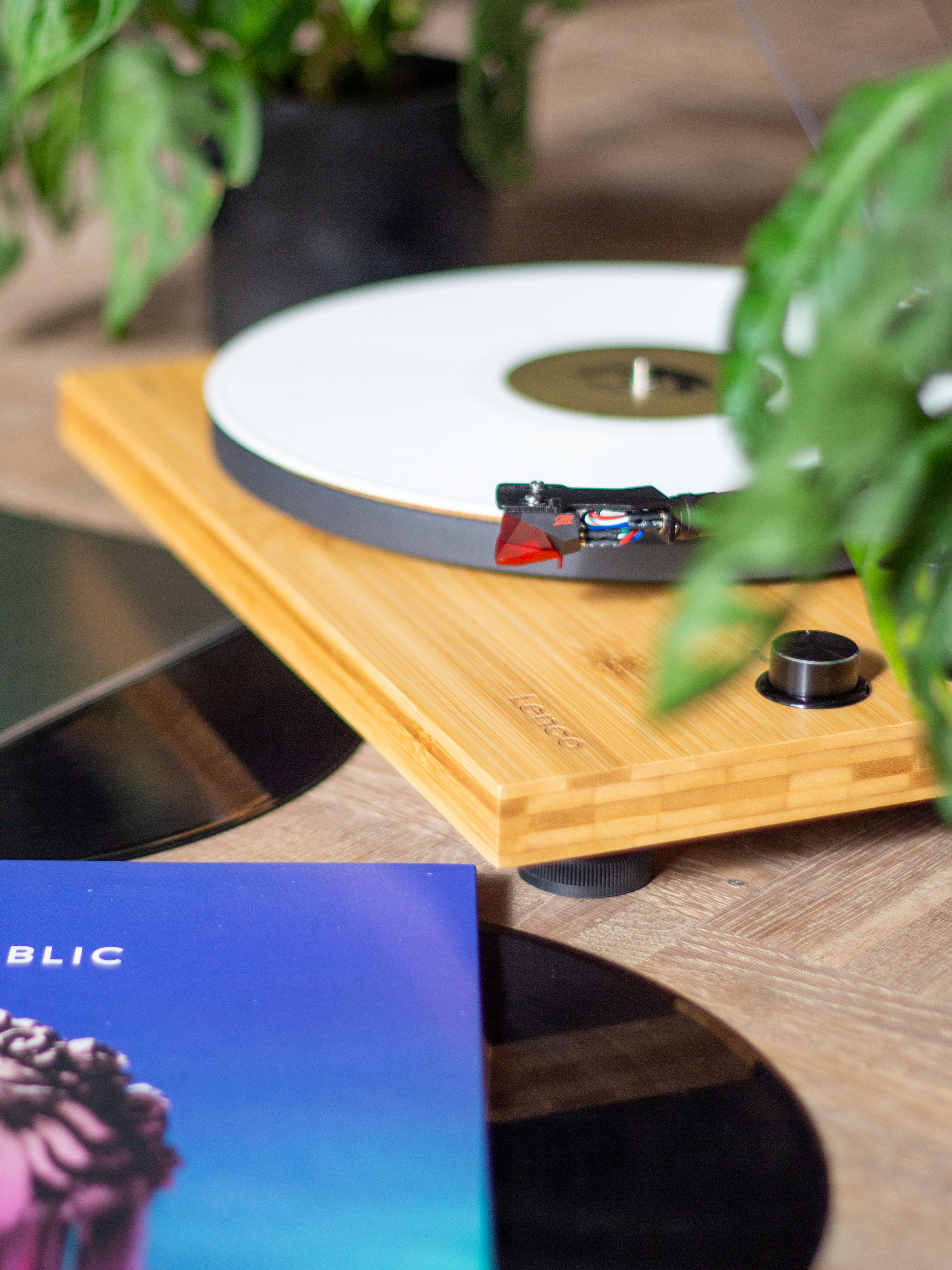 Lenco LBT-335BA - Turntable with Bluetooth® transmission, Bamboo