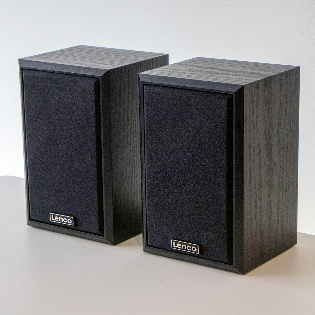 Lenco LS-100BK turntable with two external speakers - black