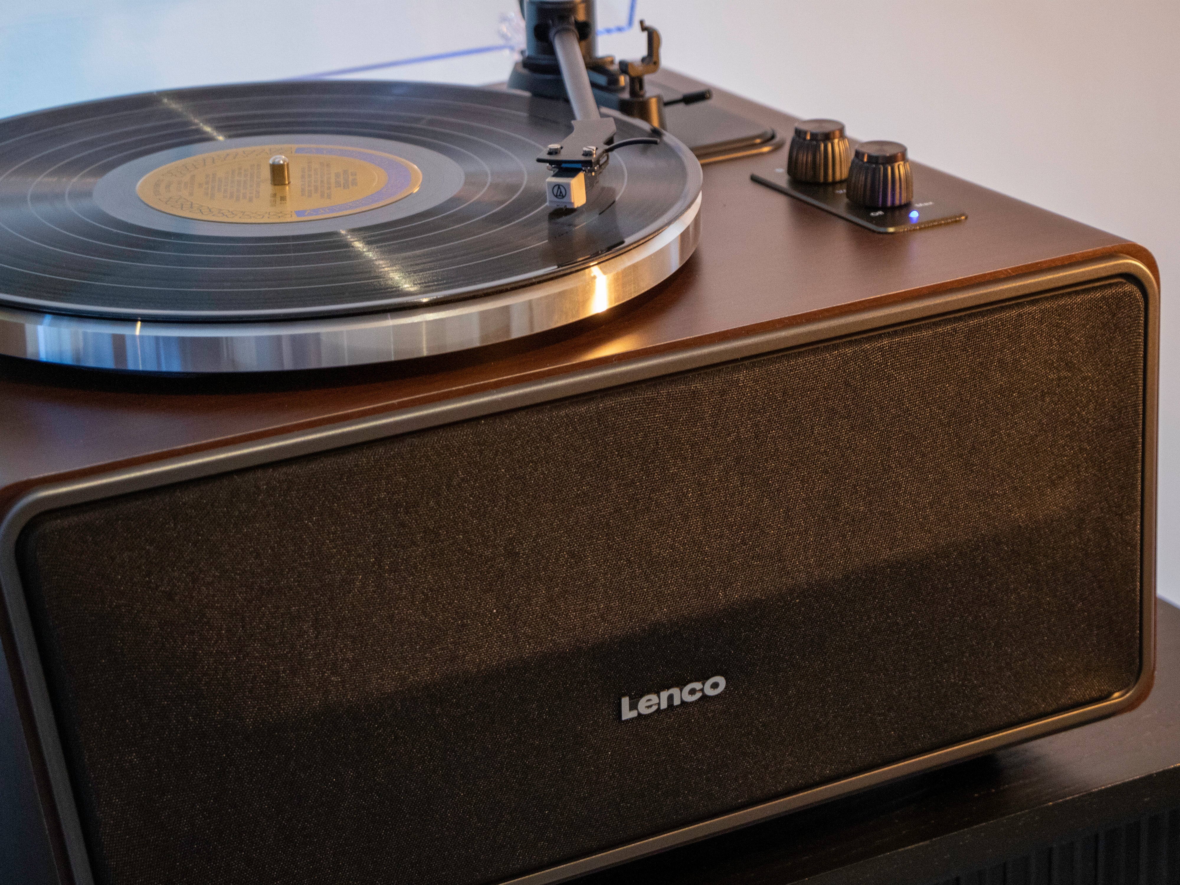 Lenco LS-470WA - Turntable with Bluetooth Connectivity, Walnut - Refurbished