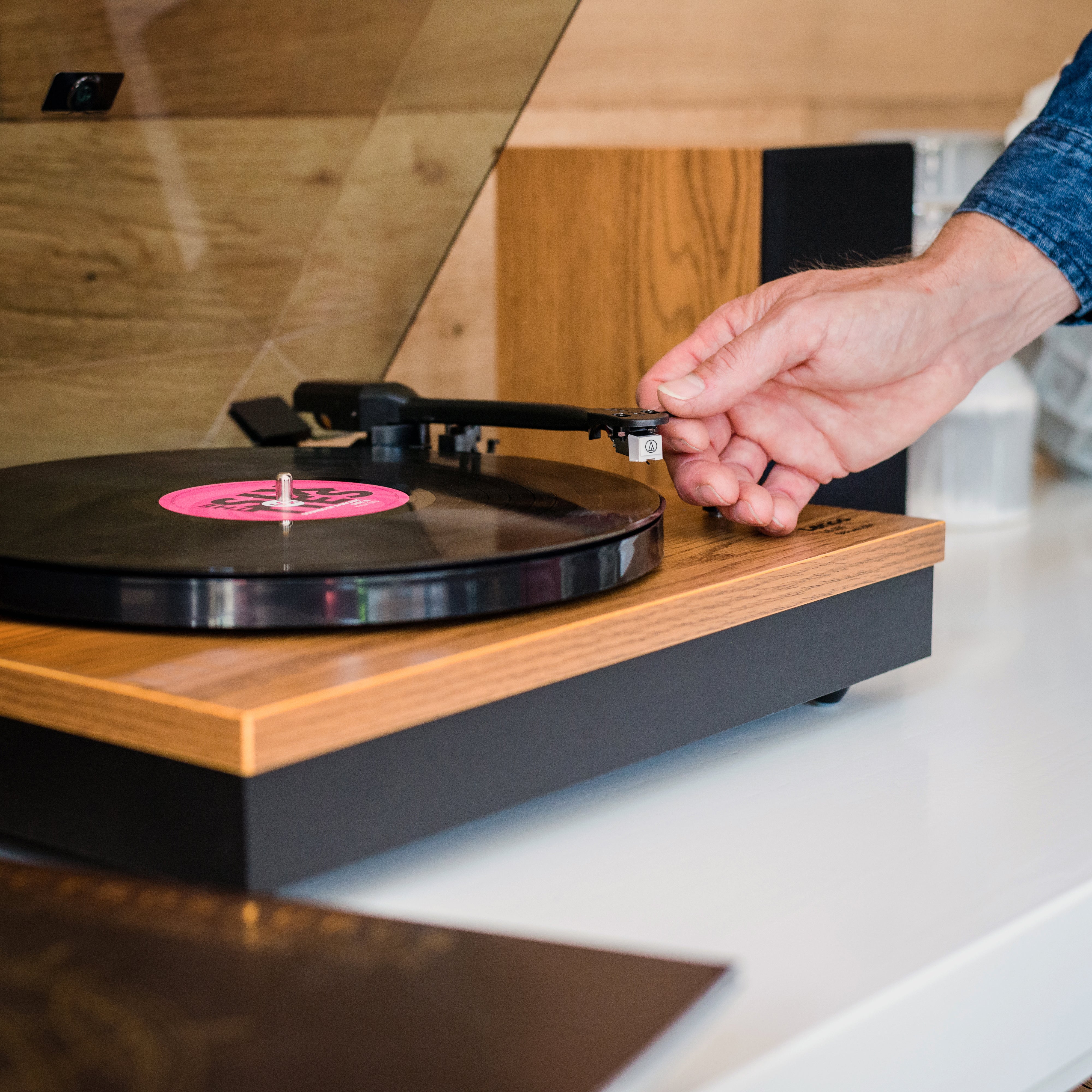 LENCO LS-300WD - Turntable with Bluetooth® and two separate speakers, wood