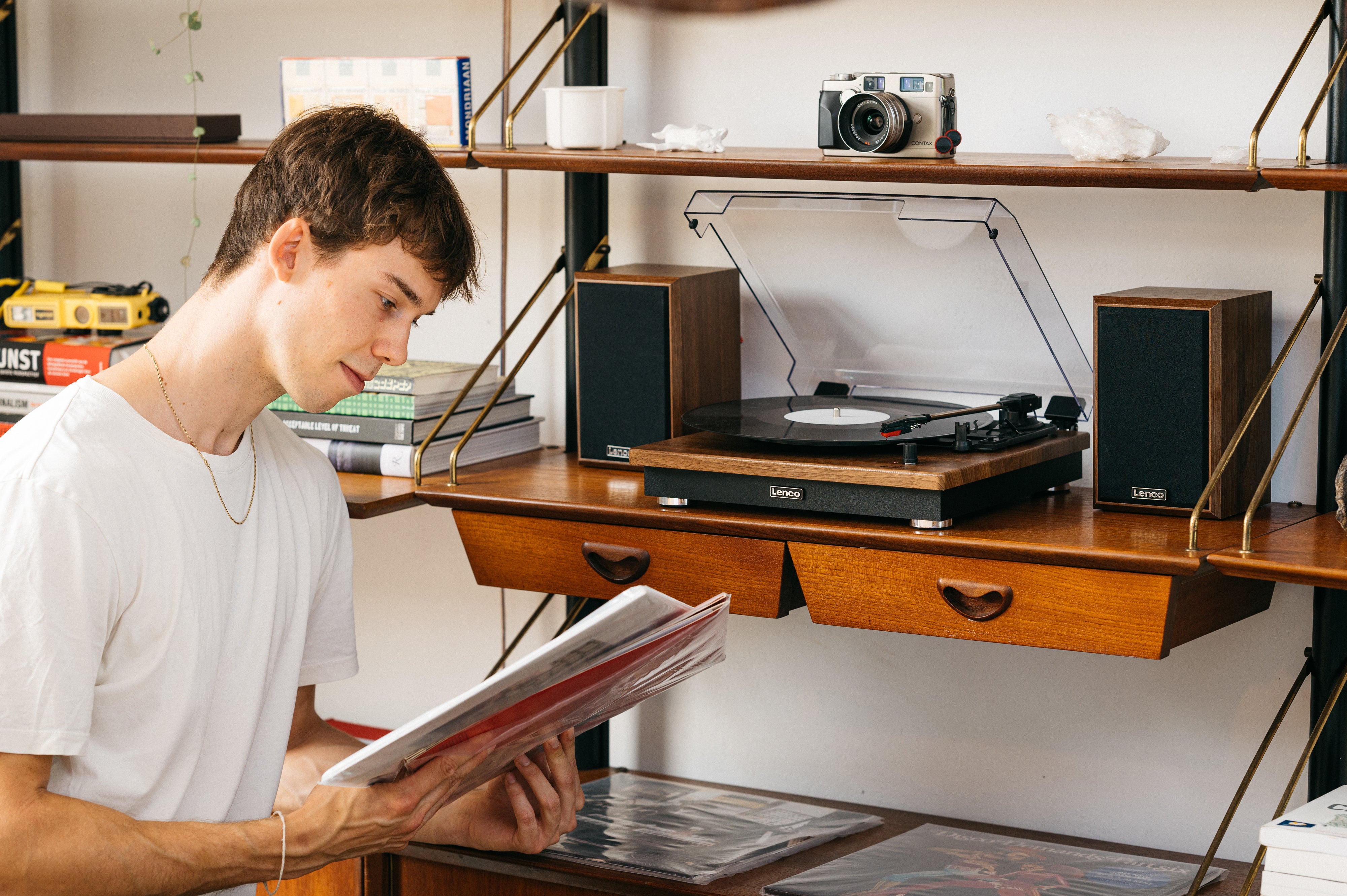 LENCO LS-100WD UK - Turntable with built-in speakers - Wood