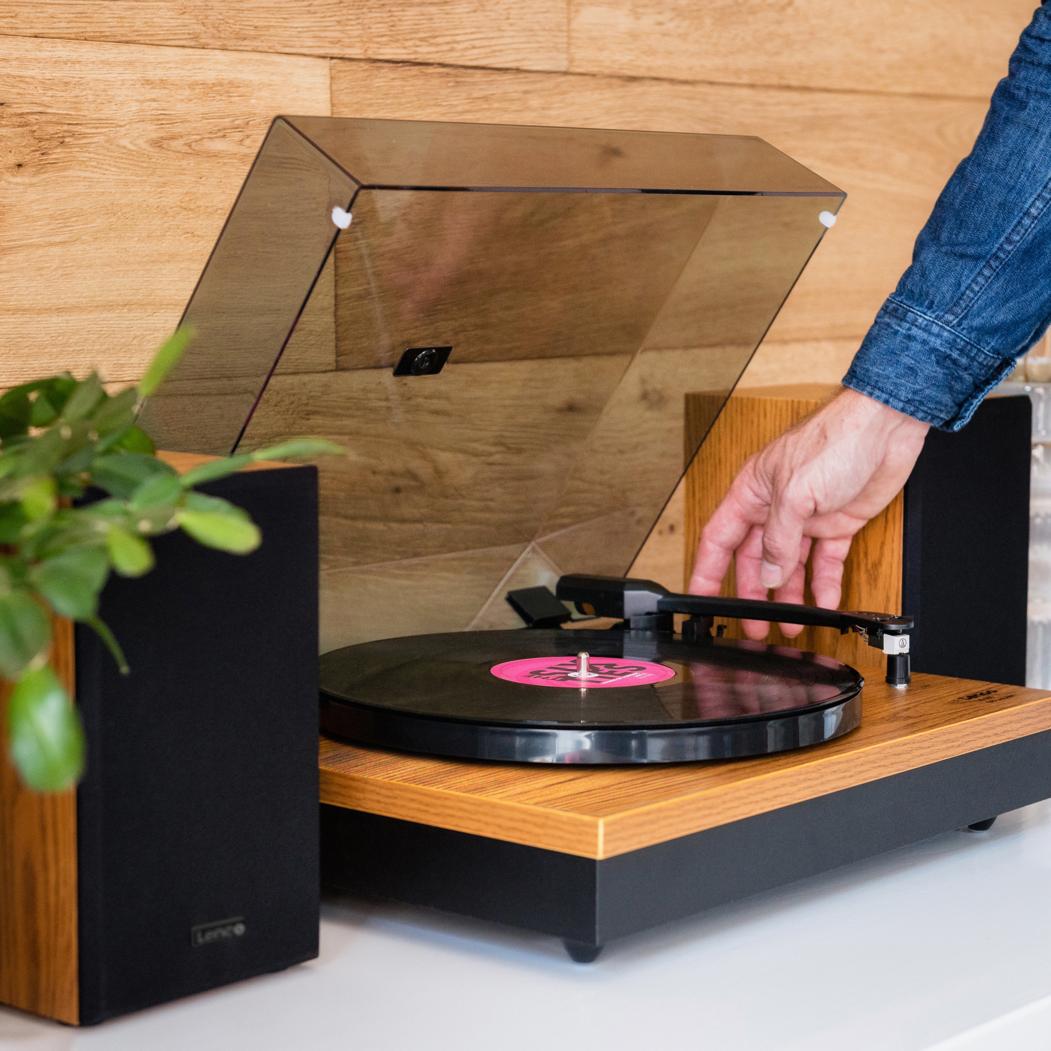 LENCO LS-300WD - Turntable with Bluetooth® and two separate speakers, wood