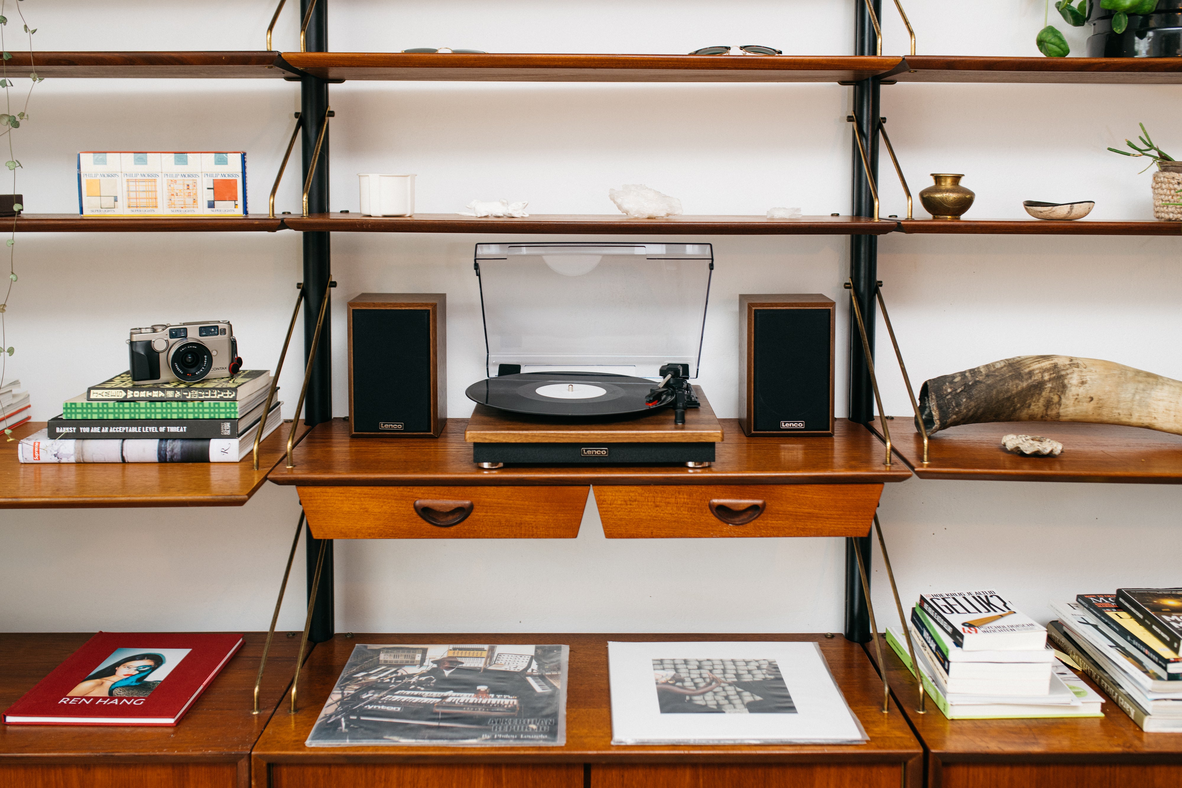 LENCO LS-100WD UK - Turntable with built-in speakers - Wood