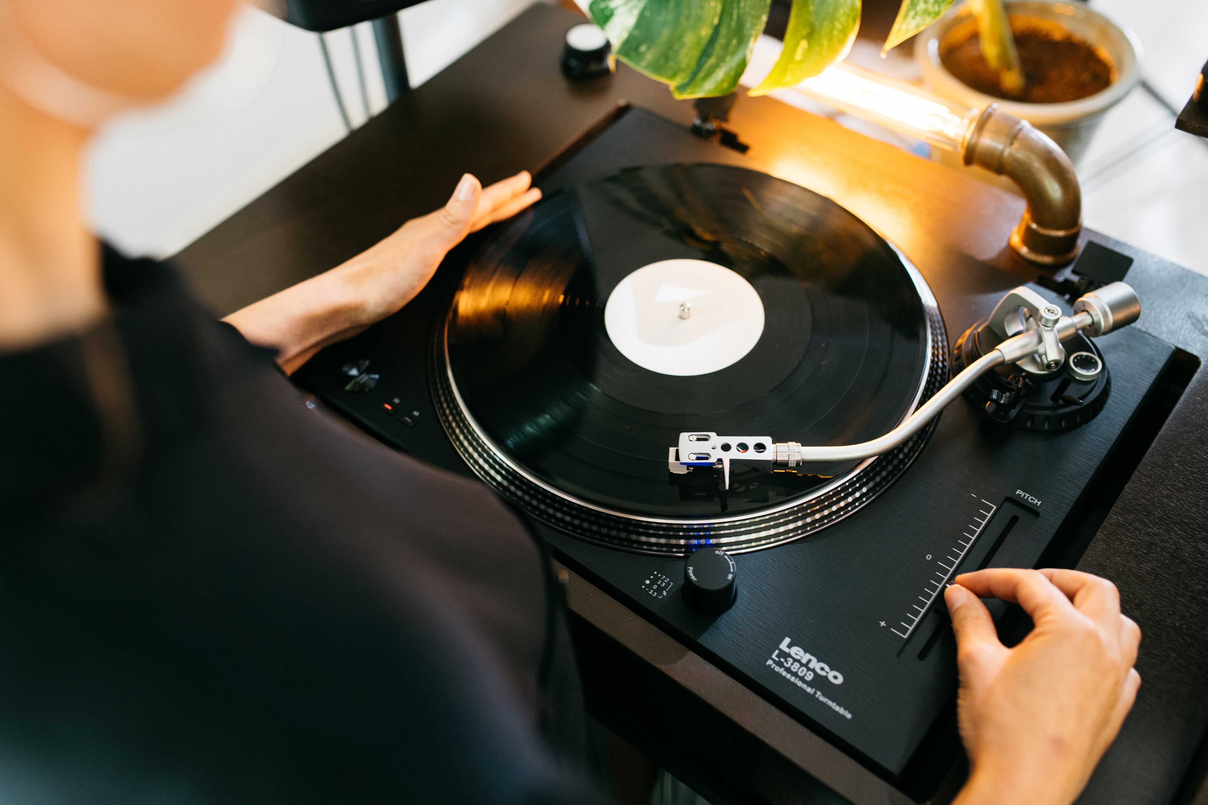 Lenco L-3809BK - Direct drive turntable with USB / PC Encoding - Black