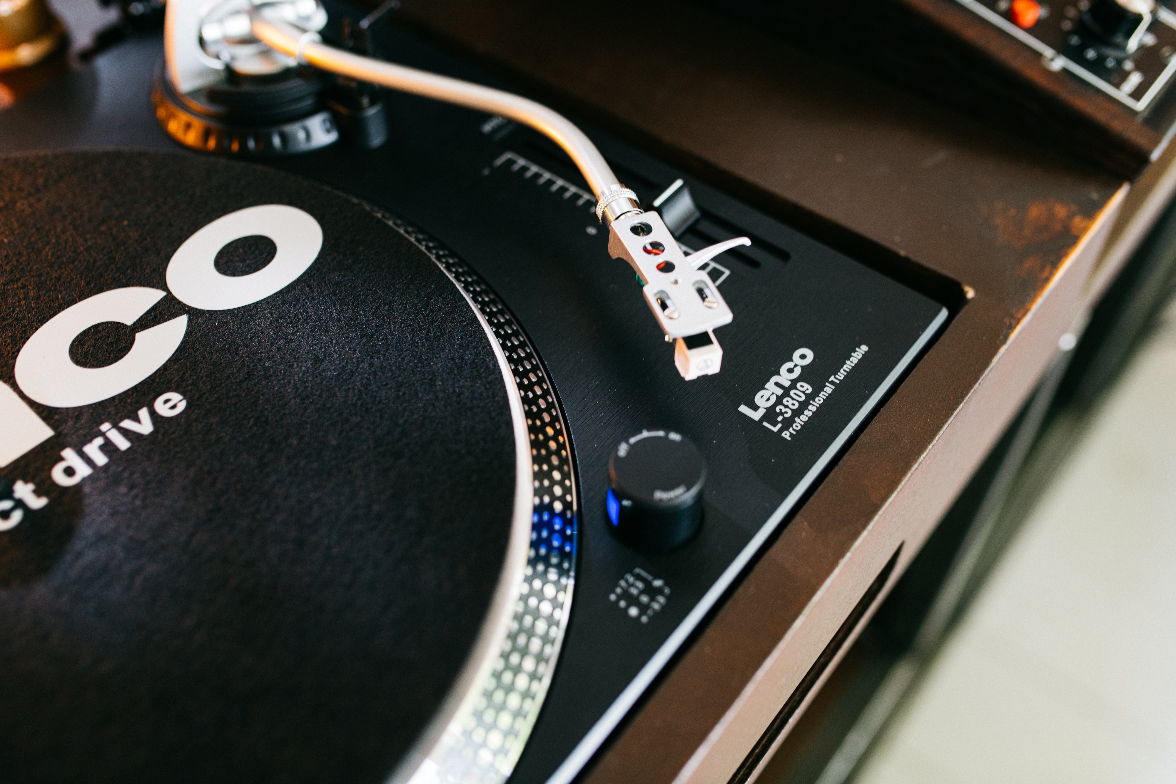 Lenco L-3809BK - Direct drive turntable with USB / PC Encoding - Black