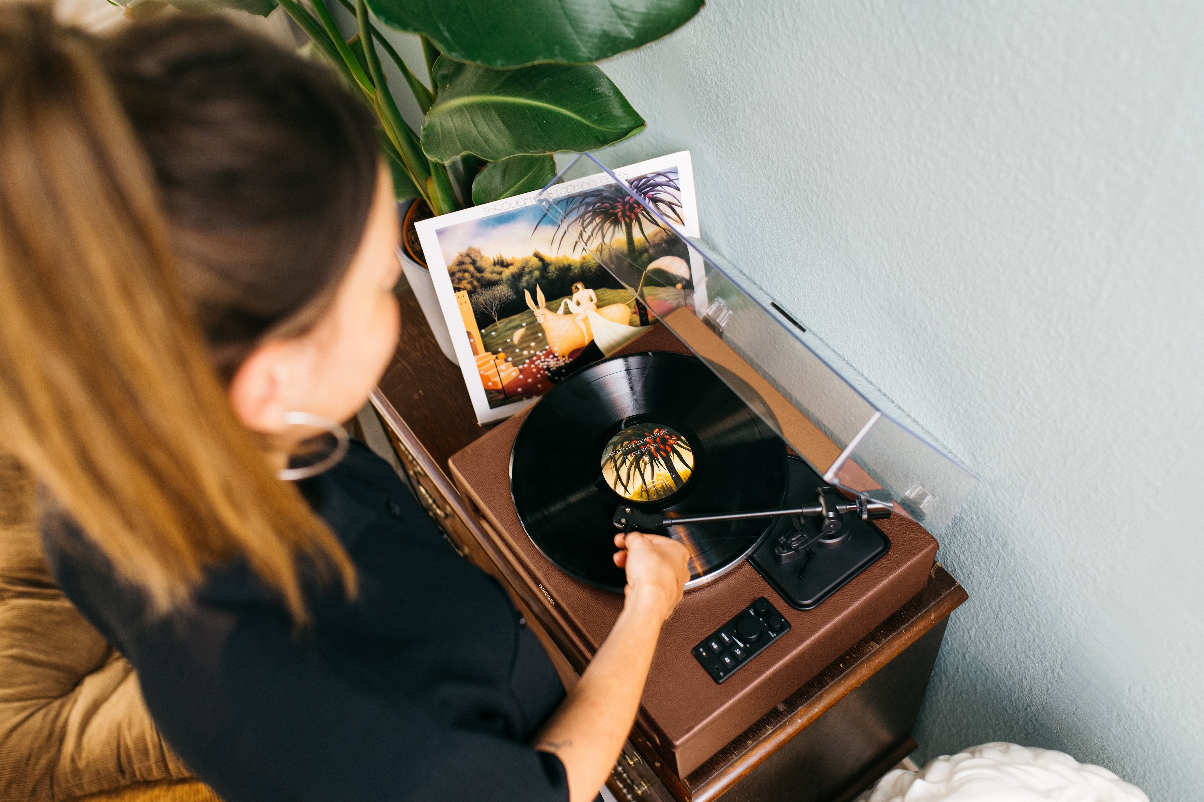 LENCO LS-430BN - Turntable with 4 built-in speakers - Brown