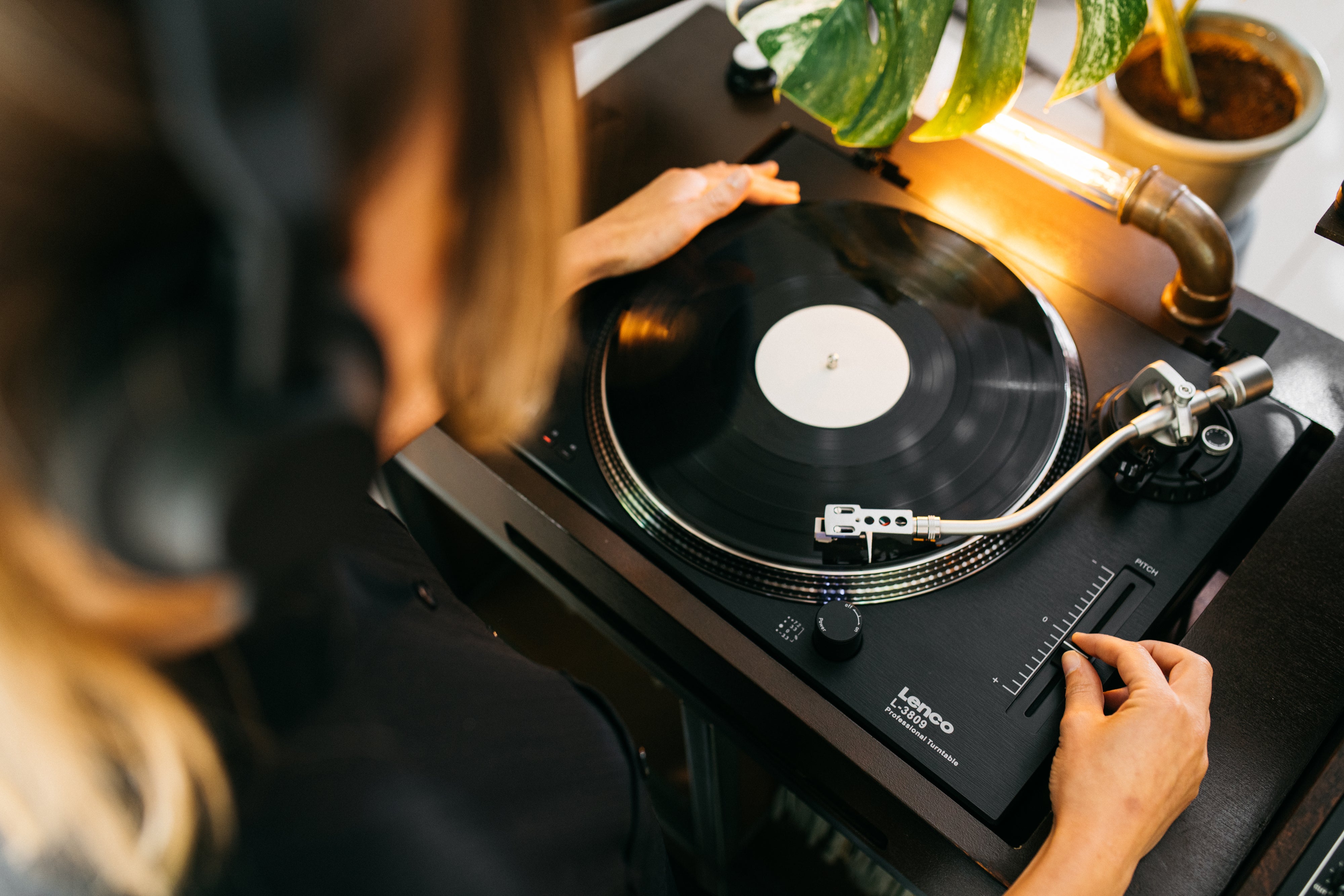 Lenco L-3809BK - Direct drive turntable with USB / PC Encoding - Black