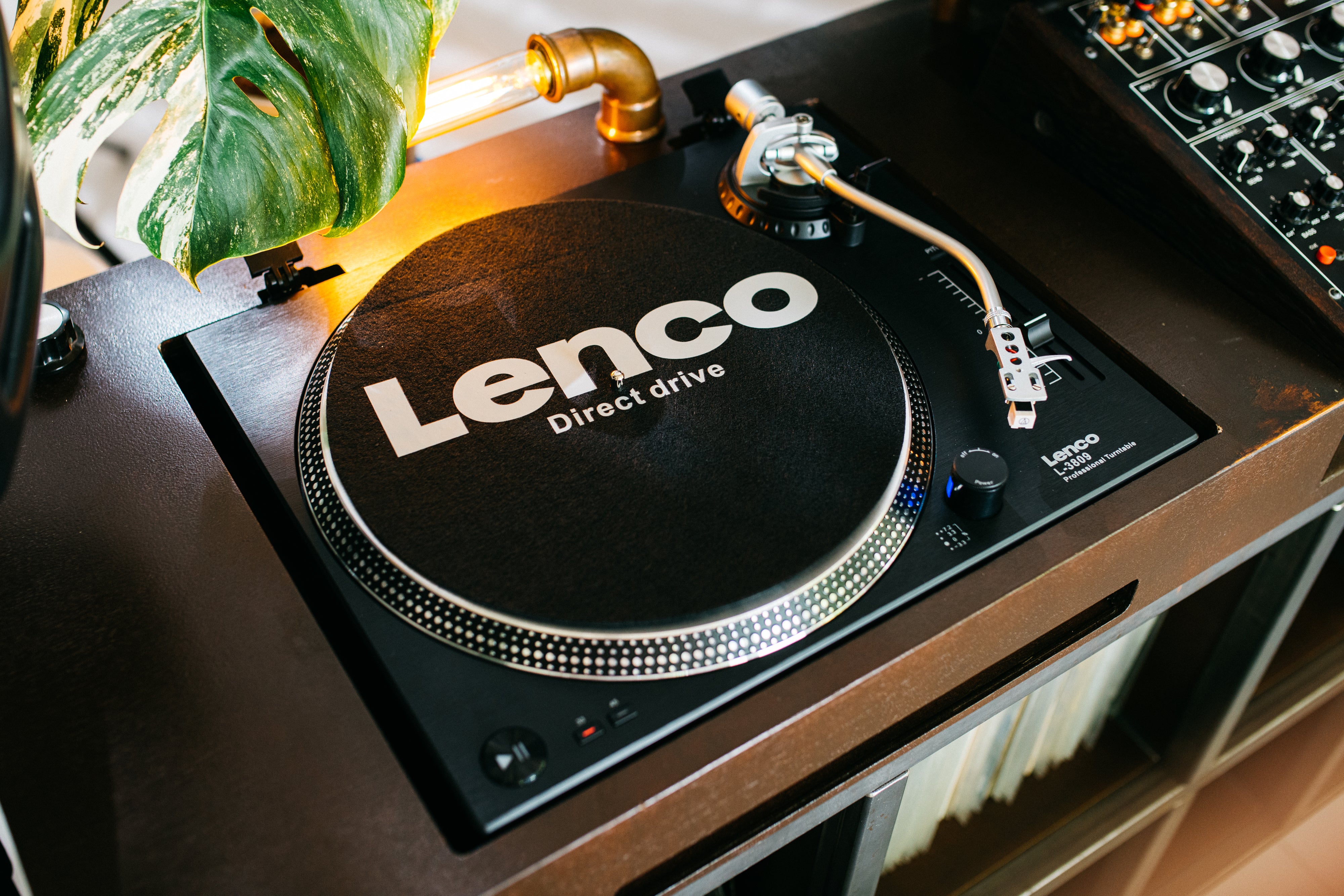 Lenco L-3809BK - Direct drive turntable with USB / PC Encoding - Black