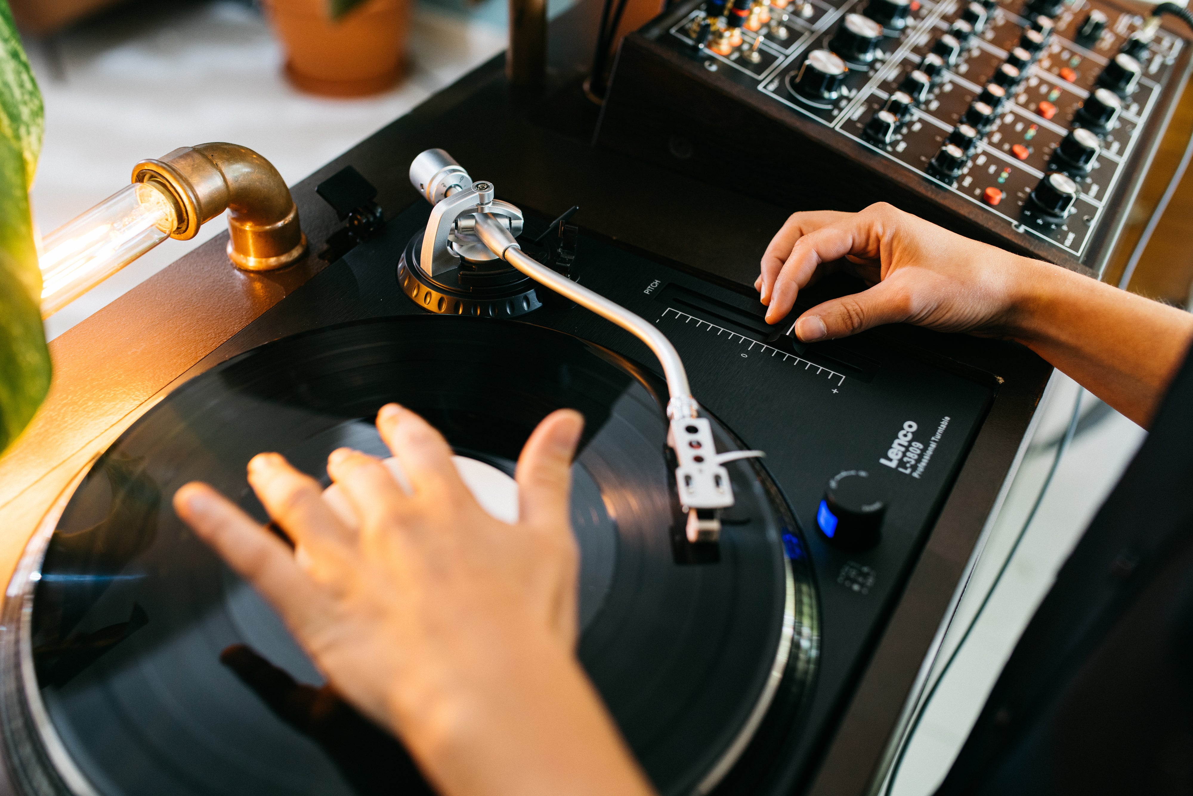 Lenco L-3809BK - Direct drive turntable with USB / PC Encoding - Black