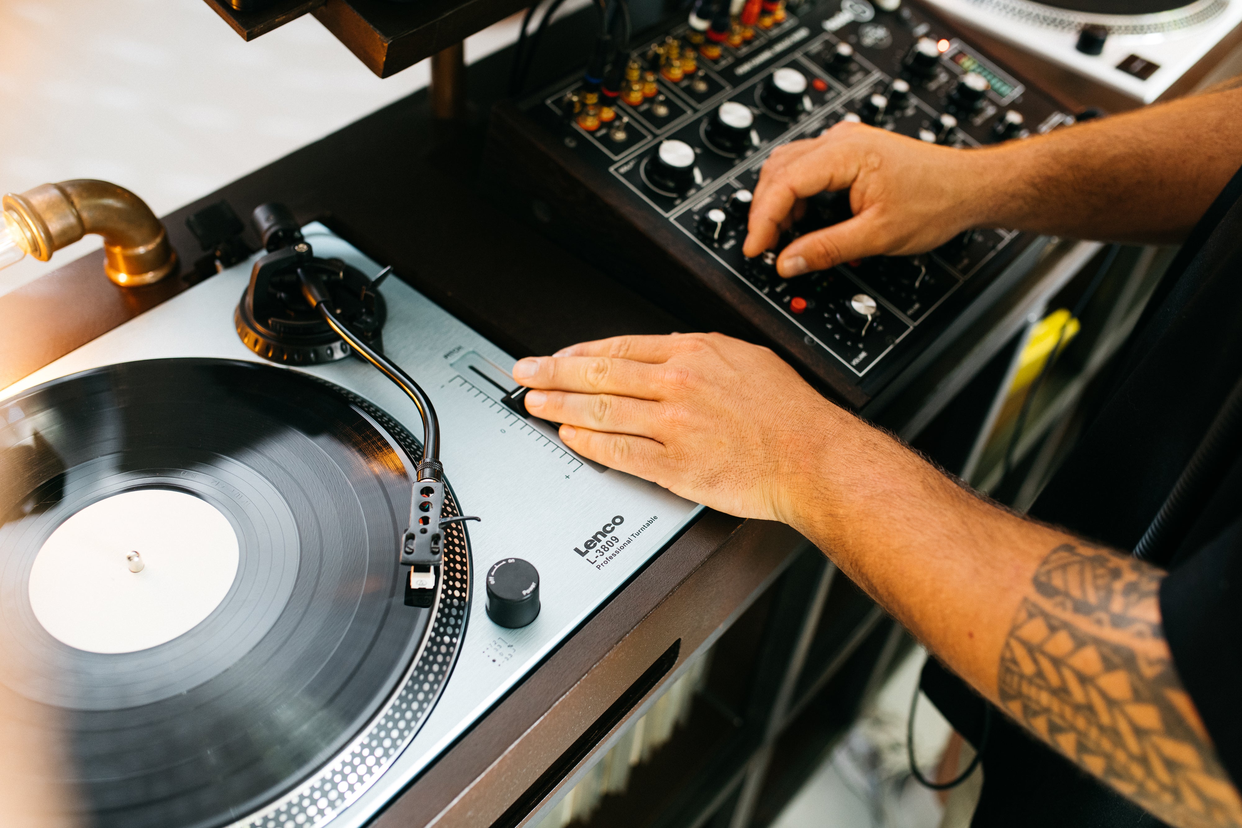 LENCO L-3809ME - Direct drive turntable with USB / PC Encoding - Metal