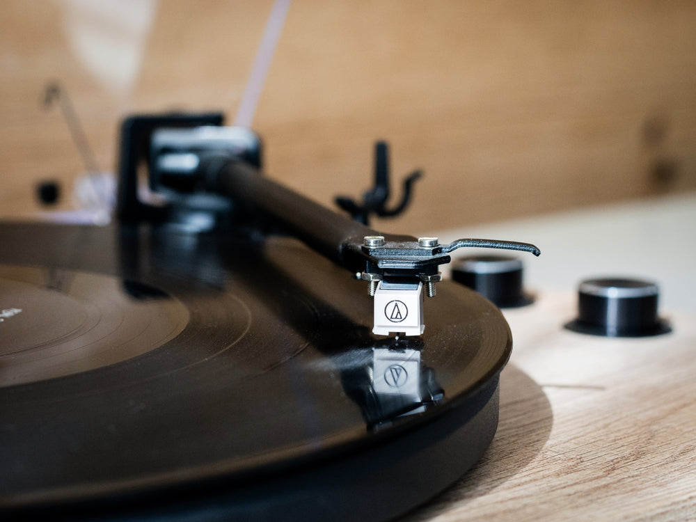 LENCO LBT-188PI - Turntable with Bluetooth® transmission, wood