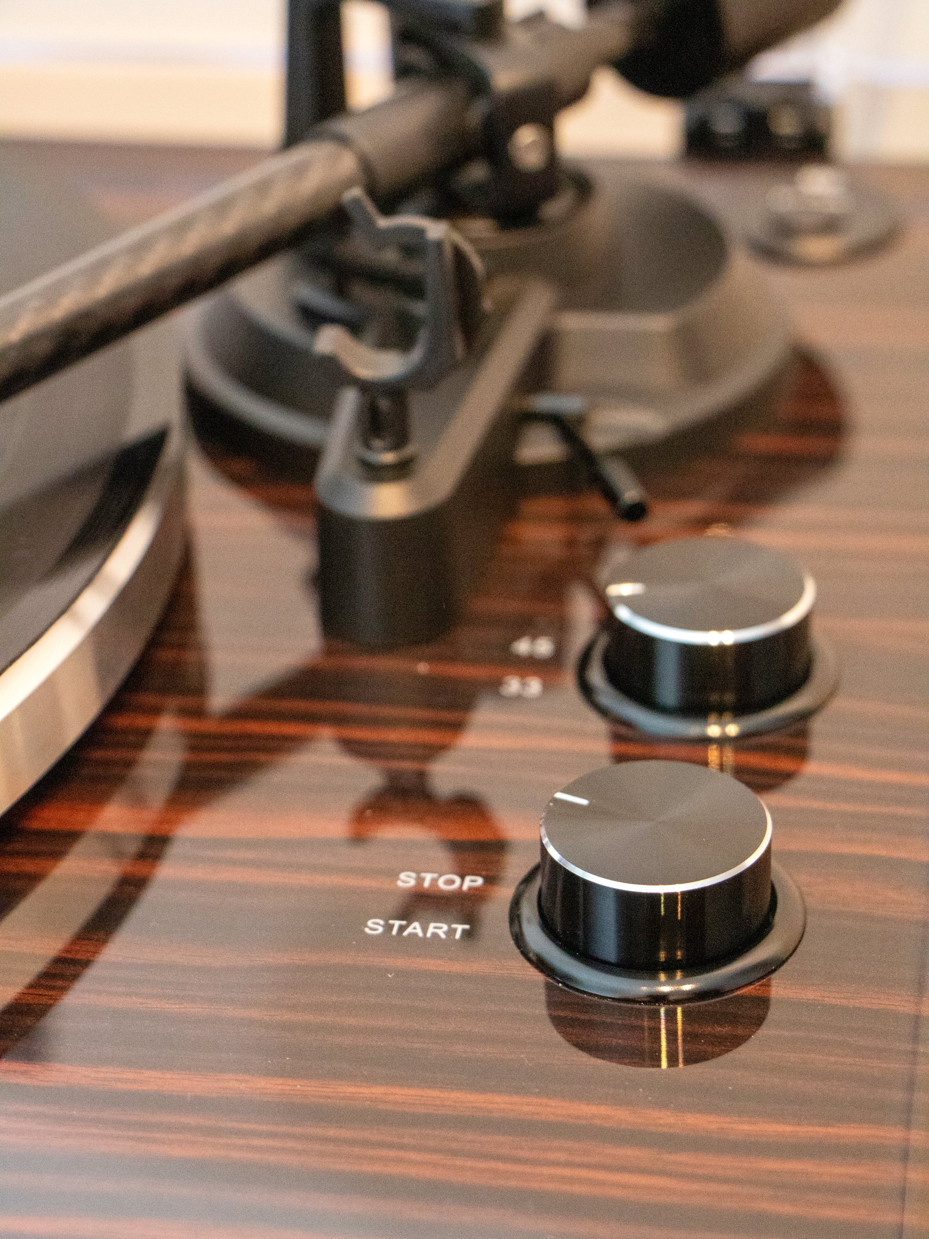 Lenco LBT-345WA - Turntable with Bluetooth Connectivity, Walnut