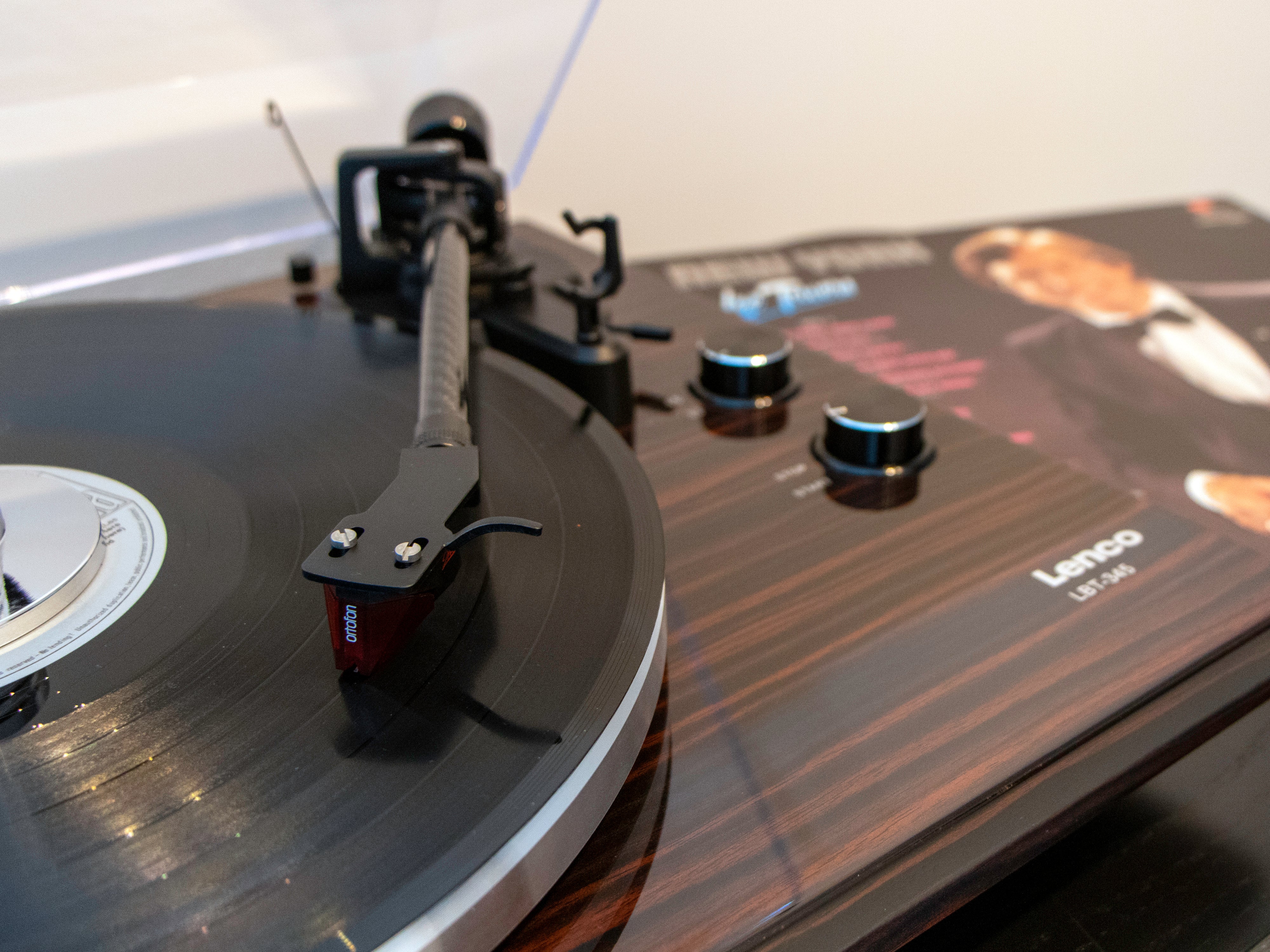 Lenco LBT-345WA - Turntable with Bluetooth Connectivity, Walnut