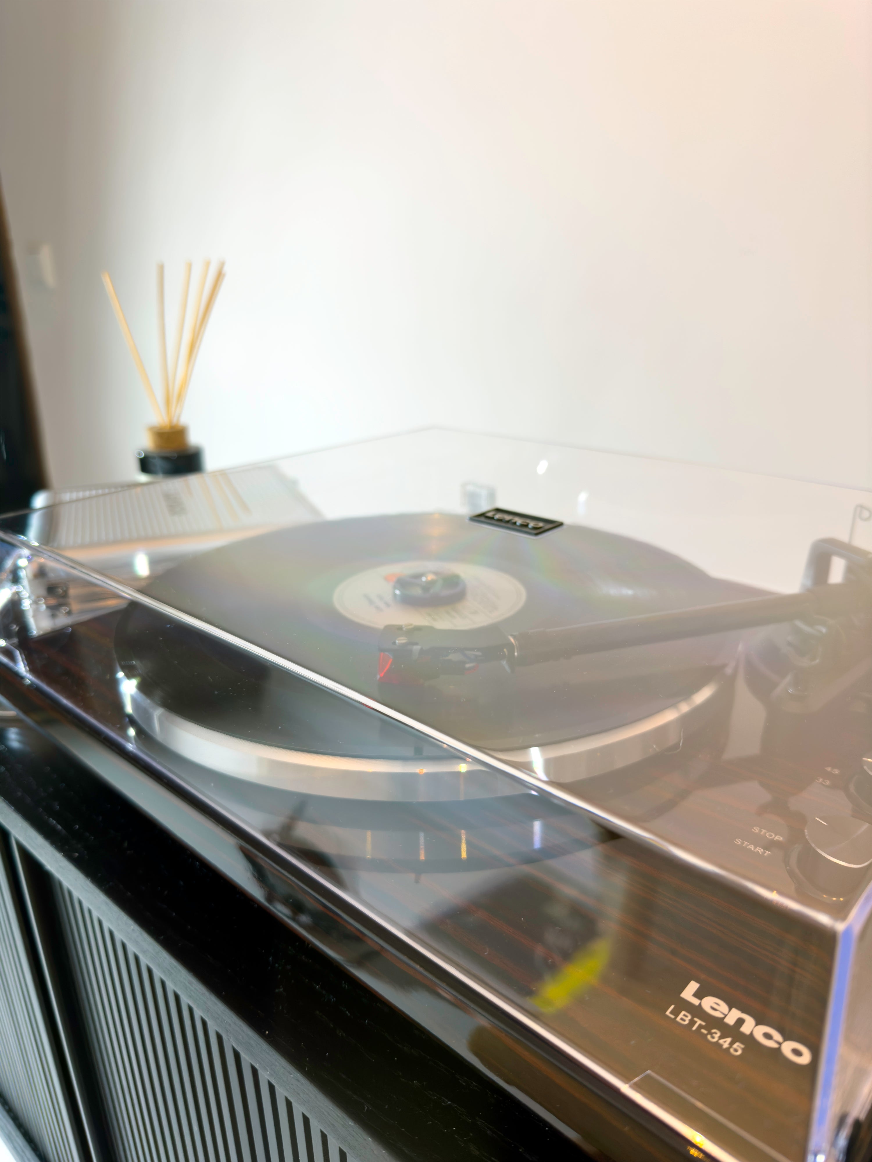 Lenco LBT-345WA - Turntable with Bluetooth Connectivity, Walnut