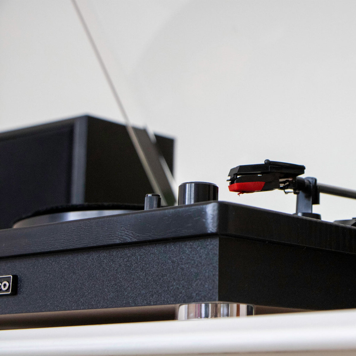 Lenco LS-100BK turntable with two external speakers - black