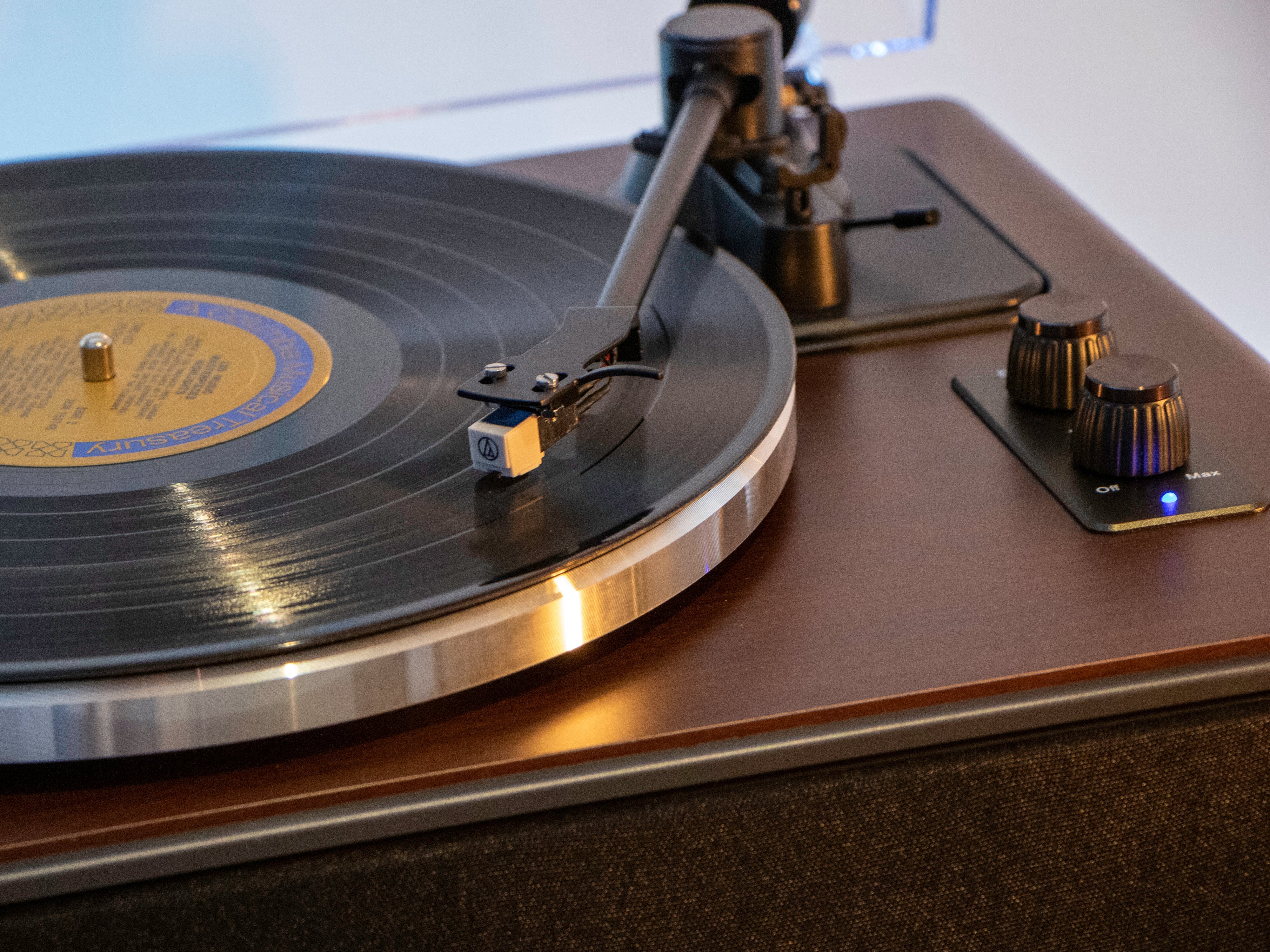 Lenco LS-470WA - Turntable with Bluetooth Connectivity, Walnut - Refurbished