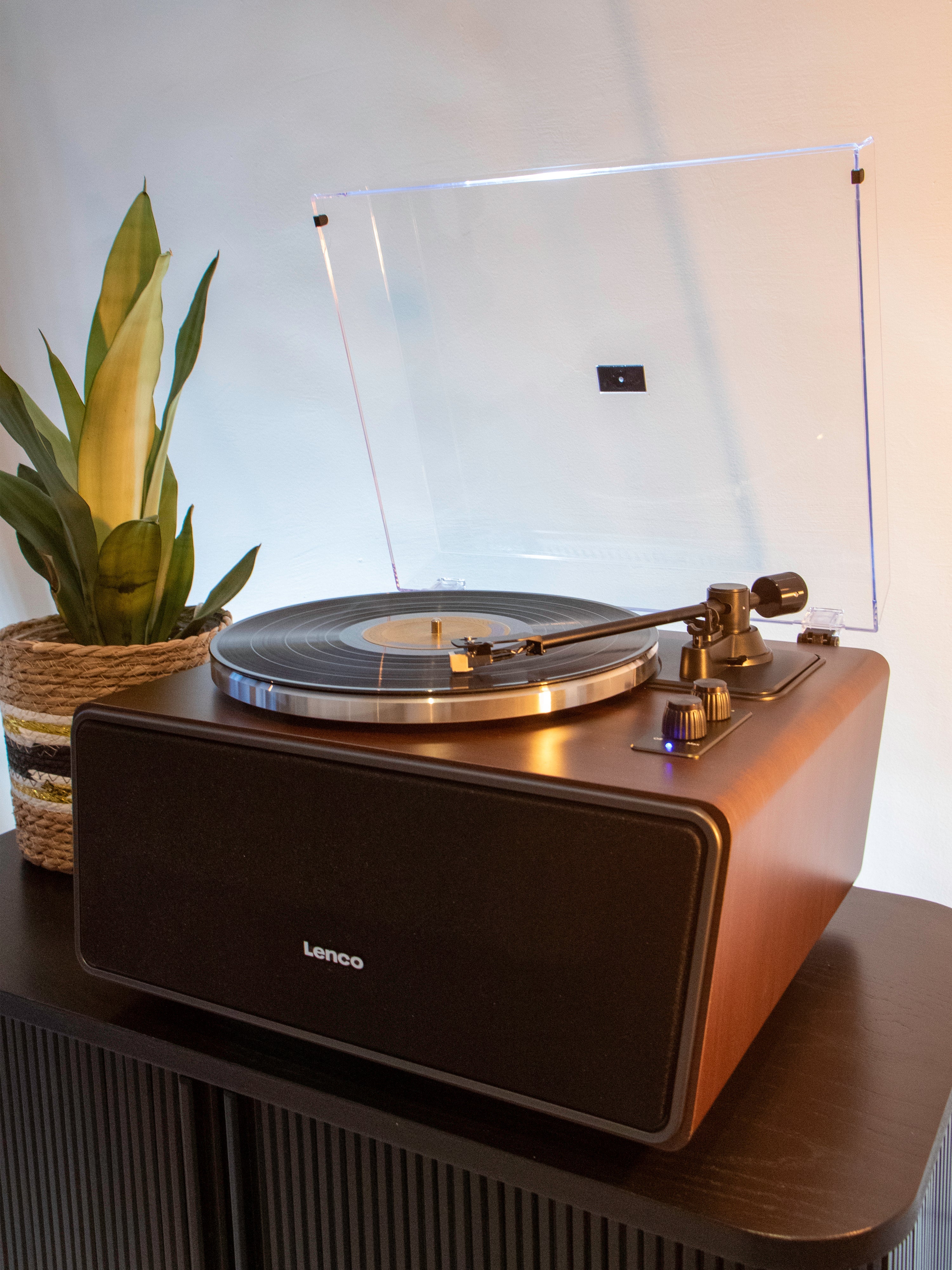 Lenco LS-470WA - Turntable with Bluetooth Connectivity, Walnut - Refurbished