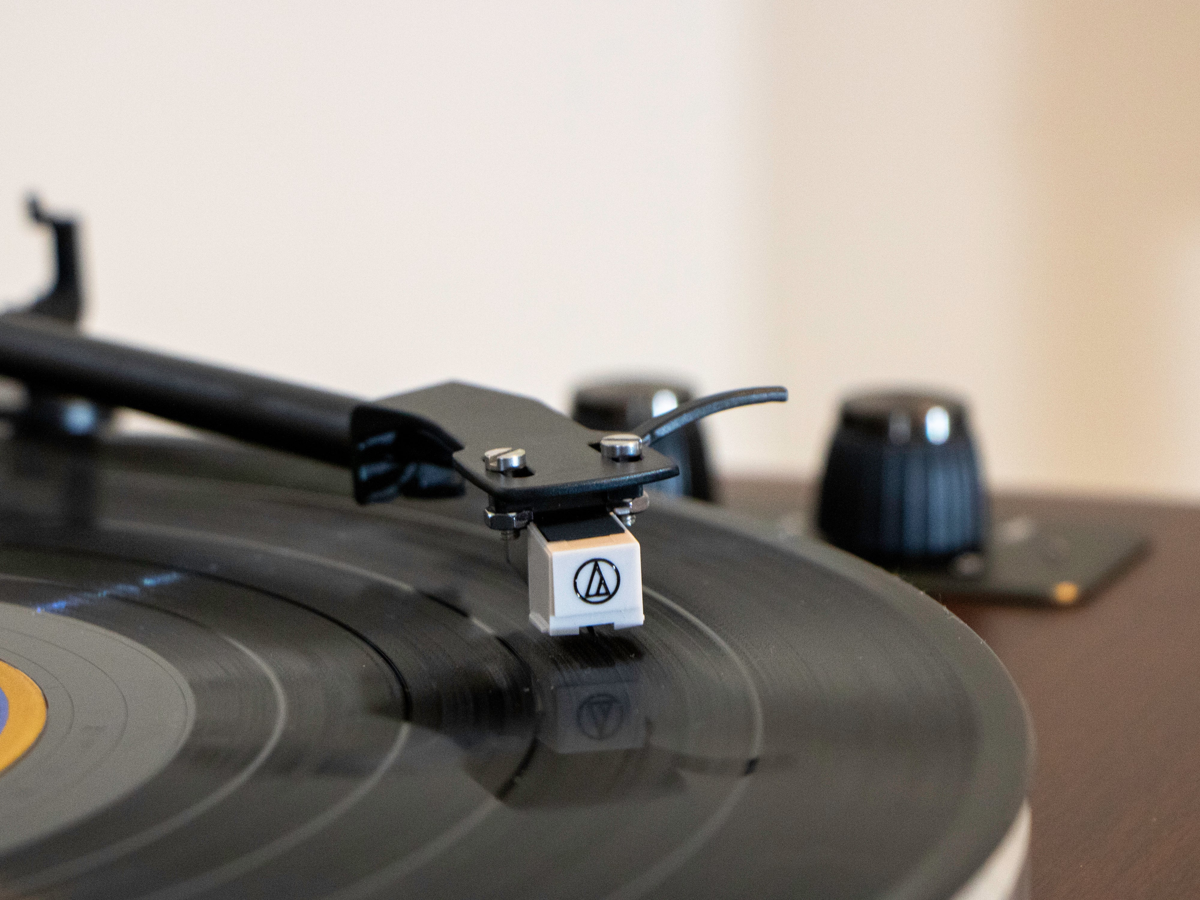 Lenco LS-470WA - Turntable with Bluetooth Connectivity, Walnut - Refurbished