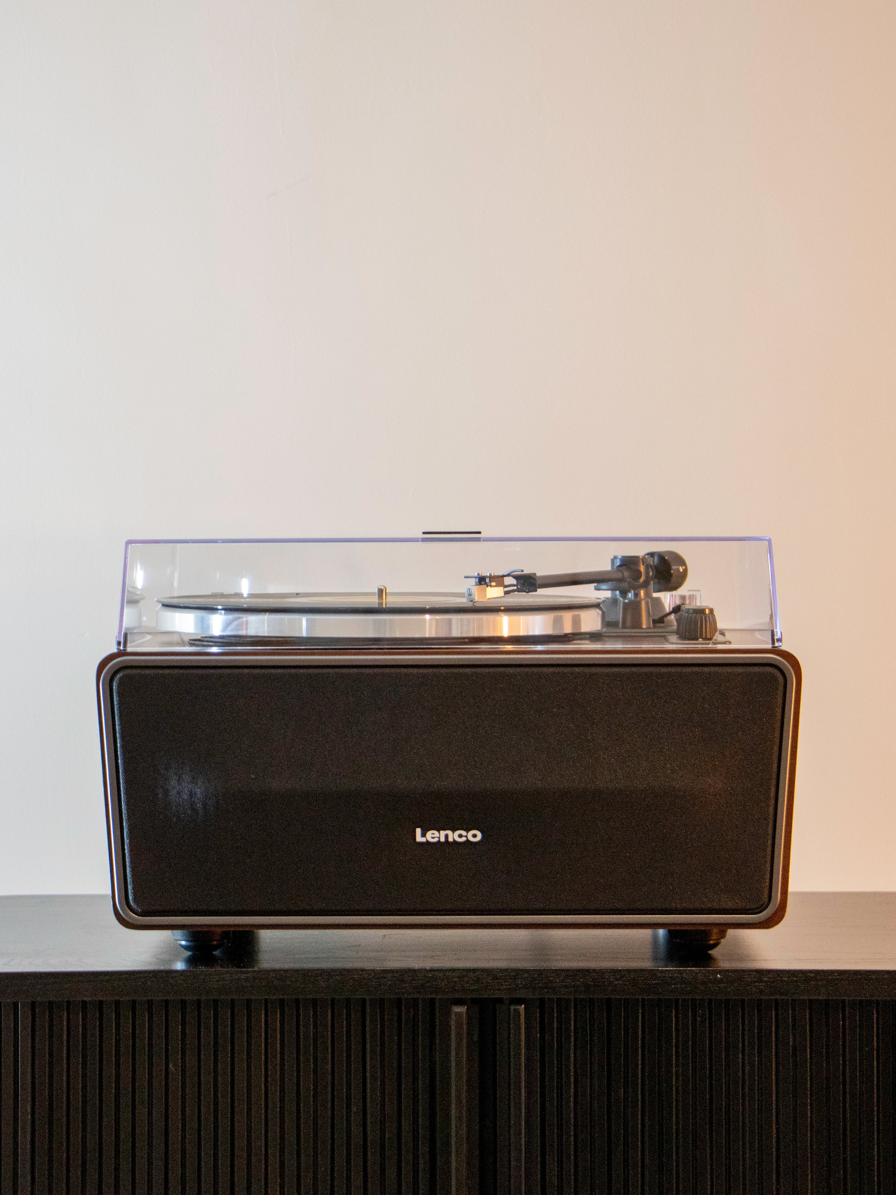 Lenco LS-470WA - Turntable with Bluetooth Connectivity, Walnut - Refurbished