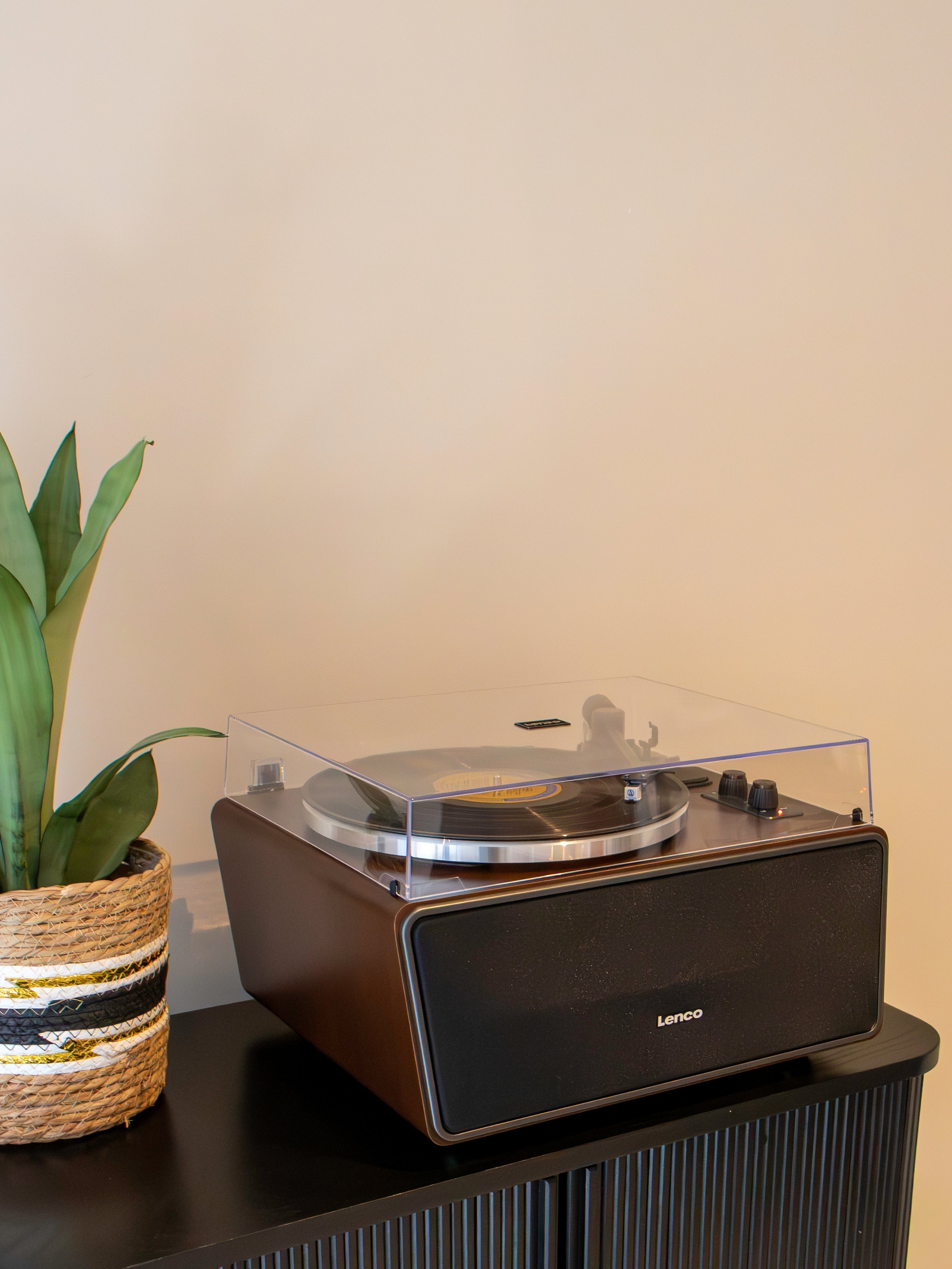 Lenco LS-470WA - Turntable with Bluetooth Connectivity, Walnut - Refurbished