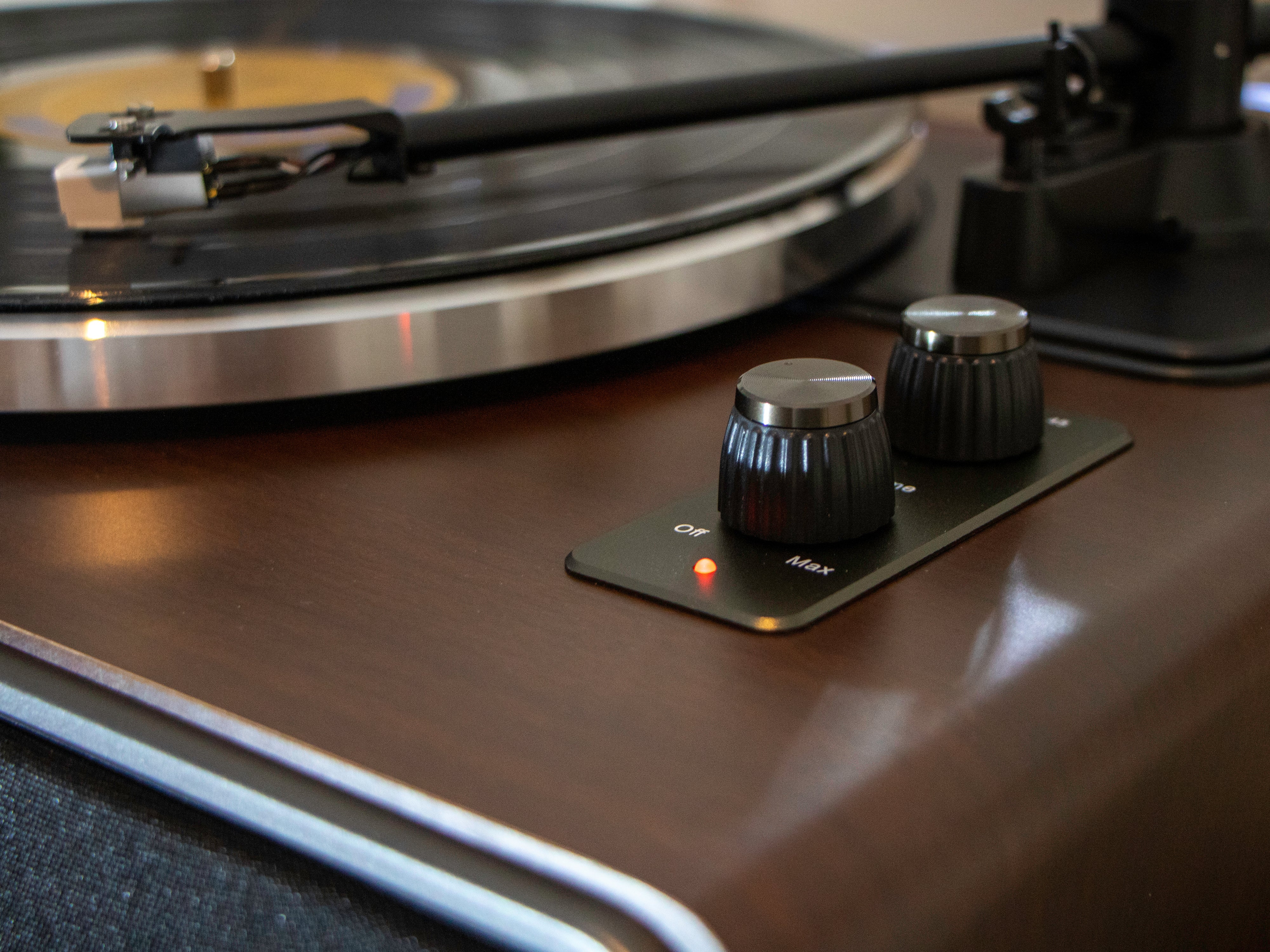 Lenco LS-470WA - Turntable with Bluetooth Connectivity, Walnut - Refurbished