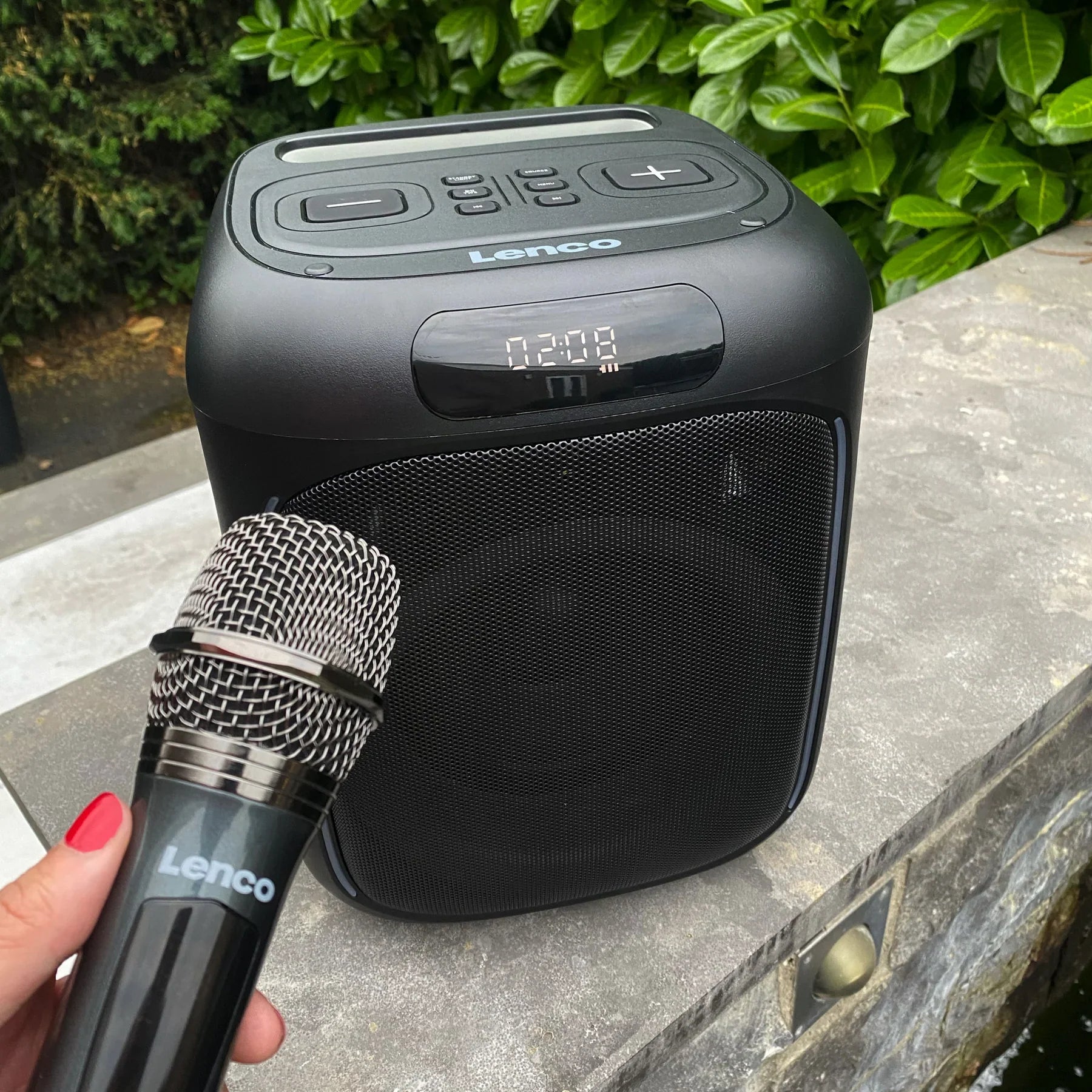 Lenco PA-100 - Party speaker with lights and wireless mic - Refurbished