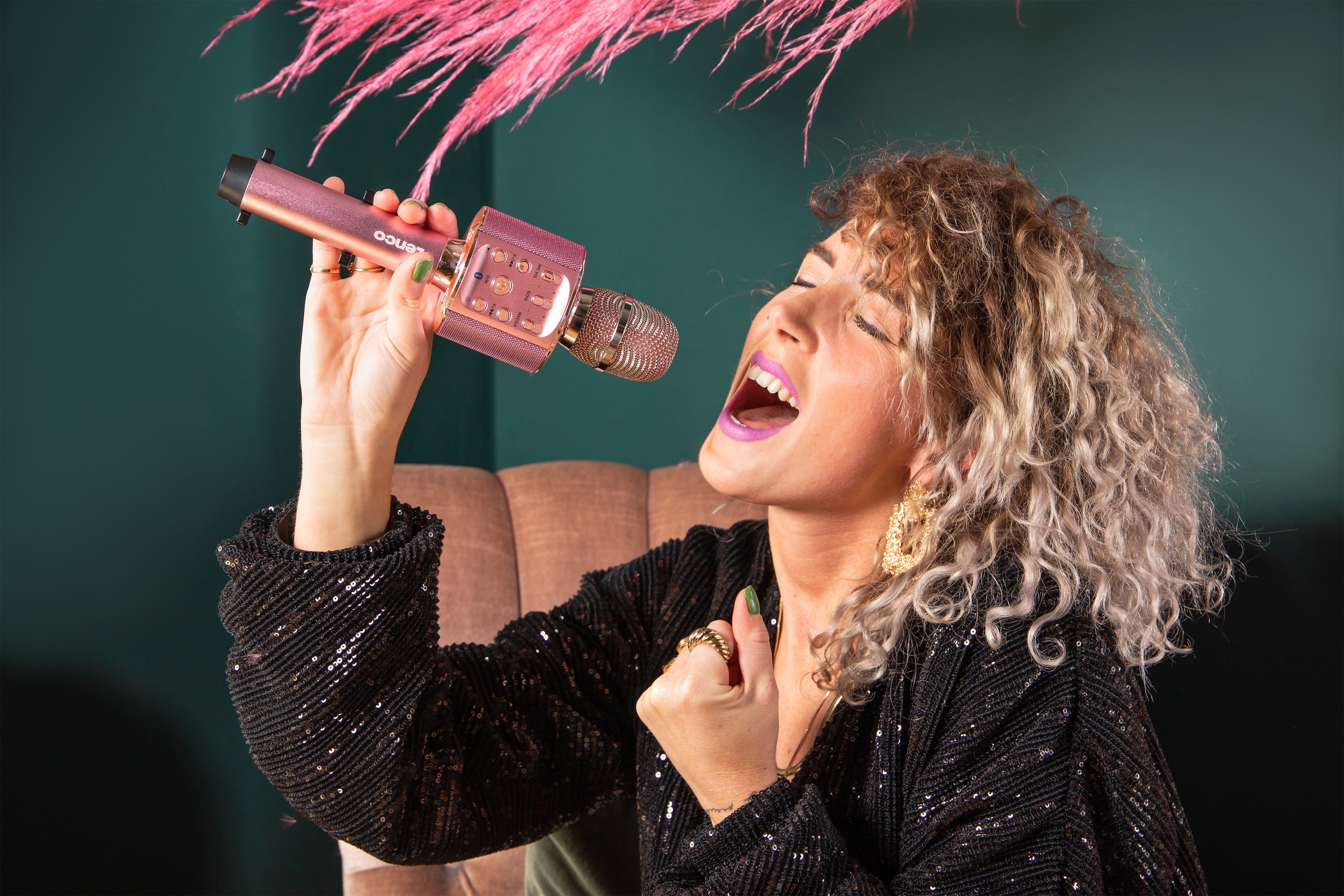 LENCO BMC-090PK - Bluetooth® Karaoke microphone with speaker & lighting - Pink - Refurbished