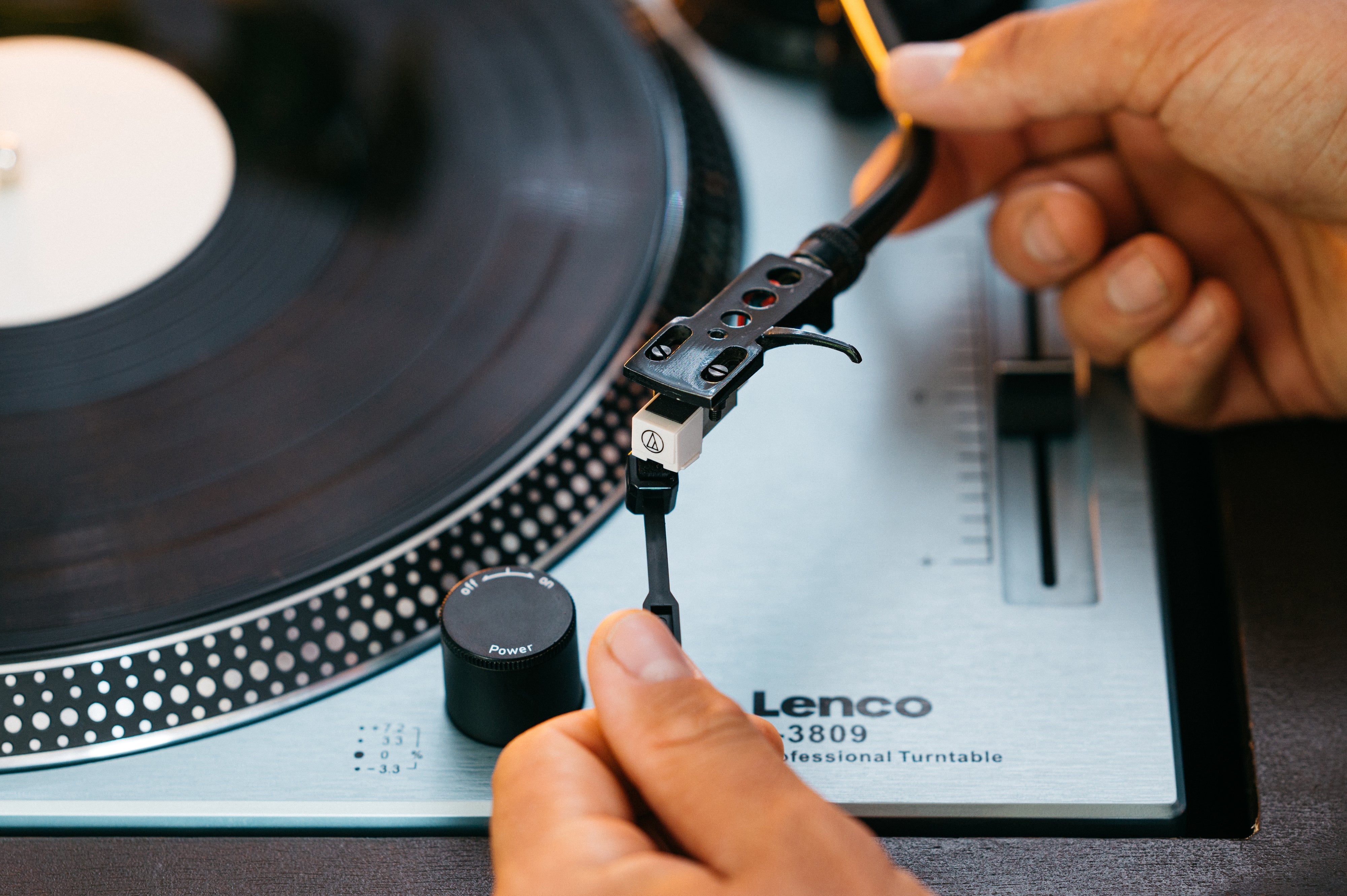 LENCO L-3809ME - Direct drive turntable with USB / PC Encoding - Metallic blue - Refurbished