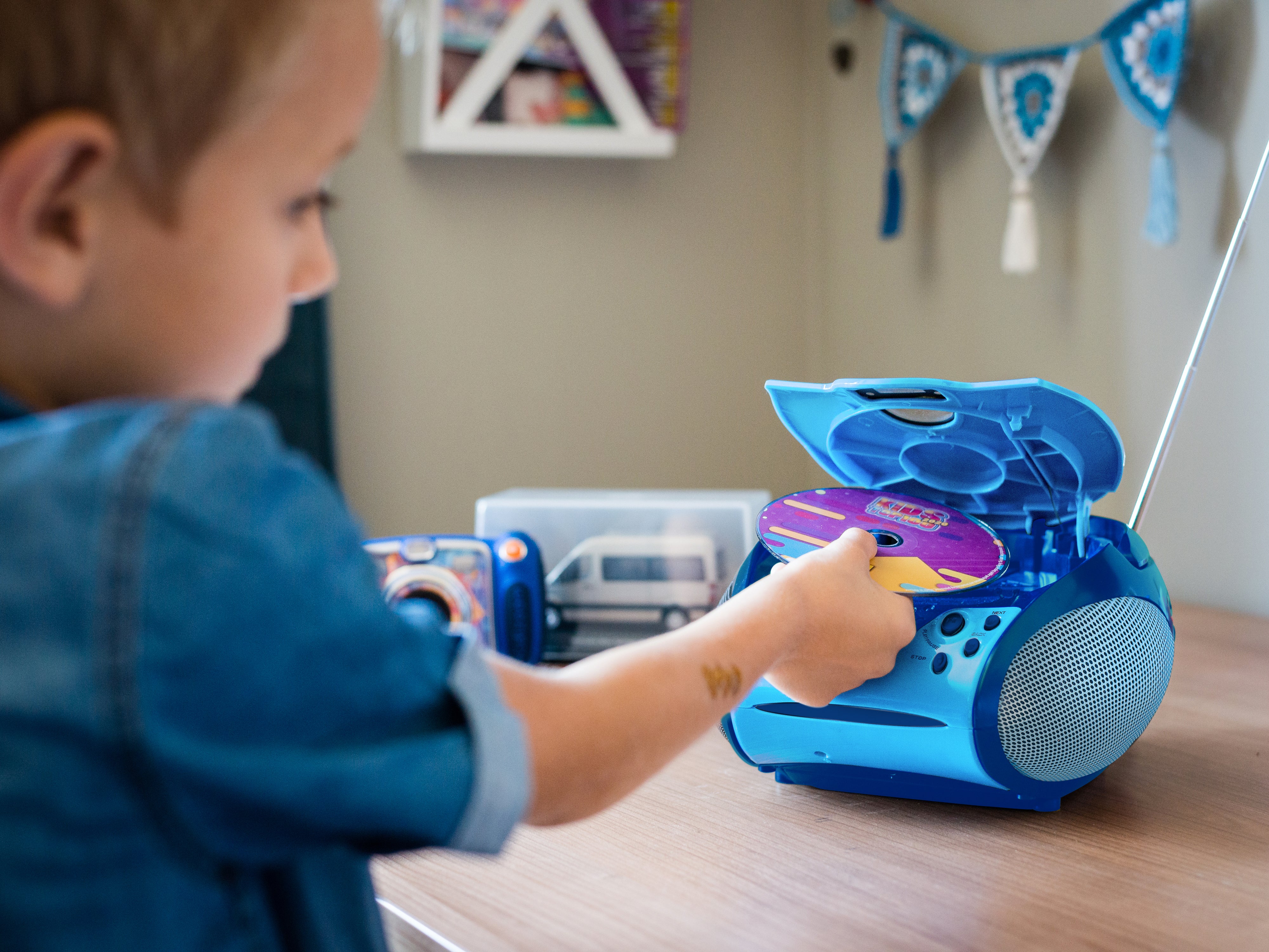 LENCO SCD-24BU kids UK - Portable stereo FM radio with CD player - Blue