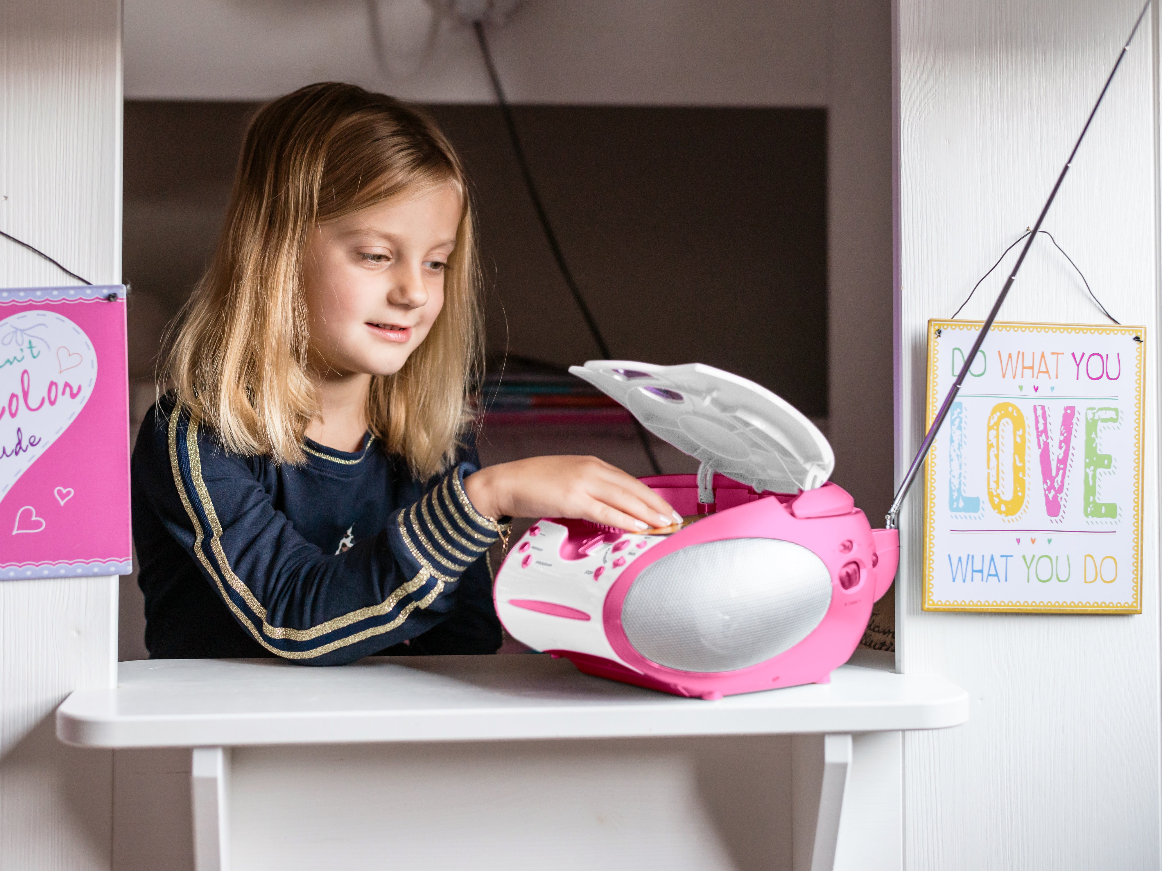 LENCO SCD-24PK kids UK - Portable stereo FM radio with CD player - Pink